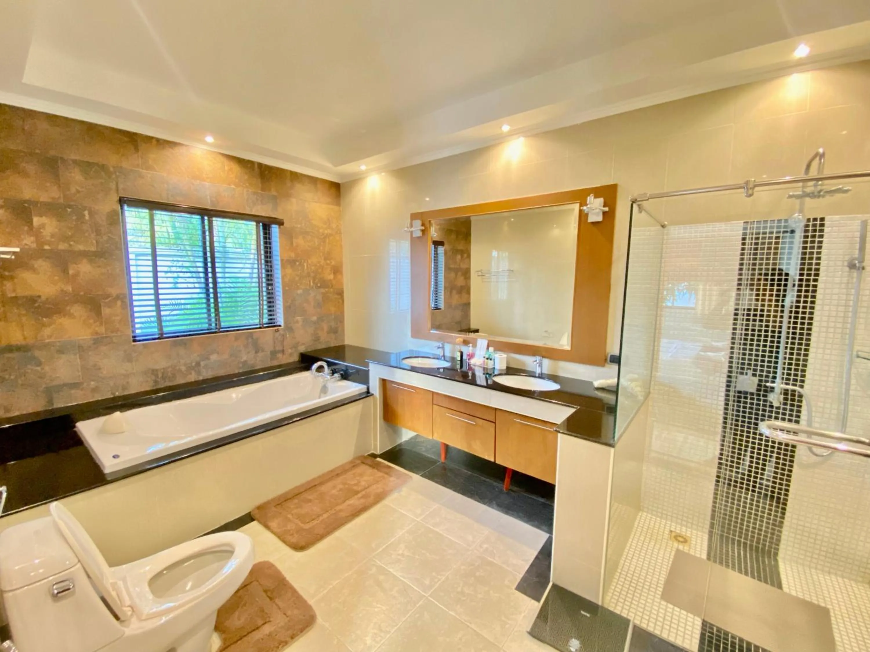 Shower in Sunny1 villa Pattaya