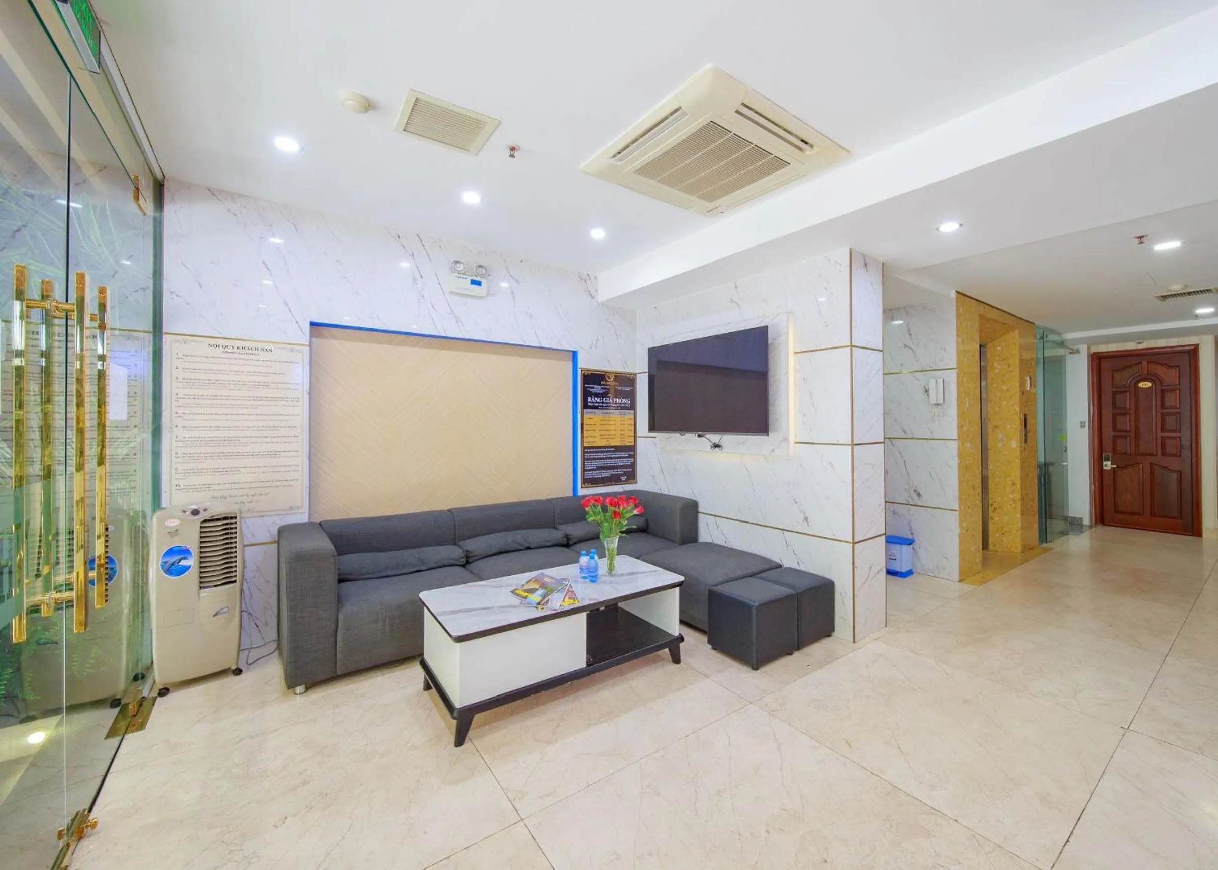 Communal lounge/ TV room in Ha Nhung Hotel Nha Trang