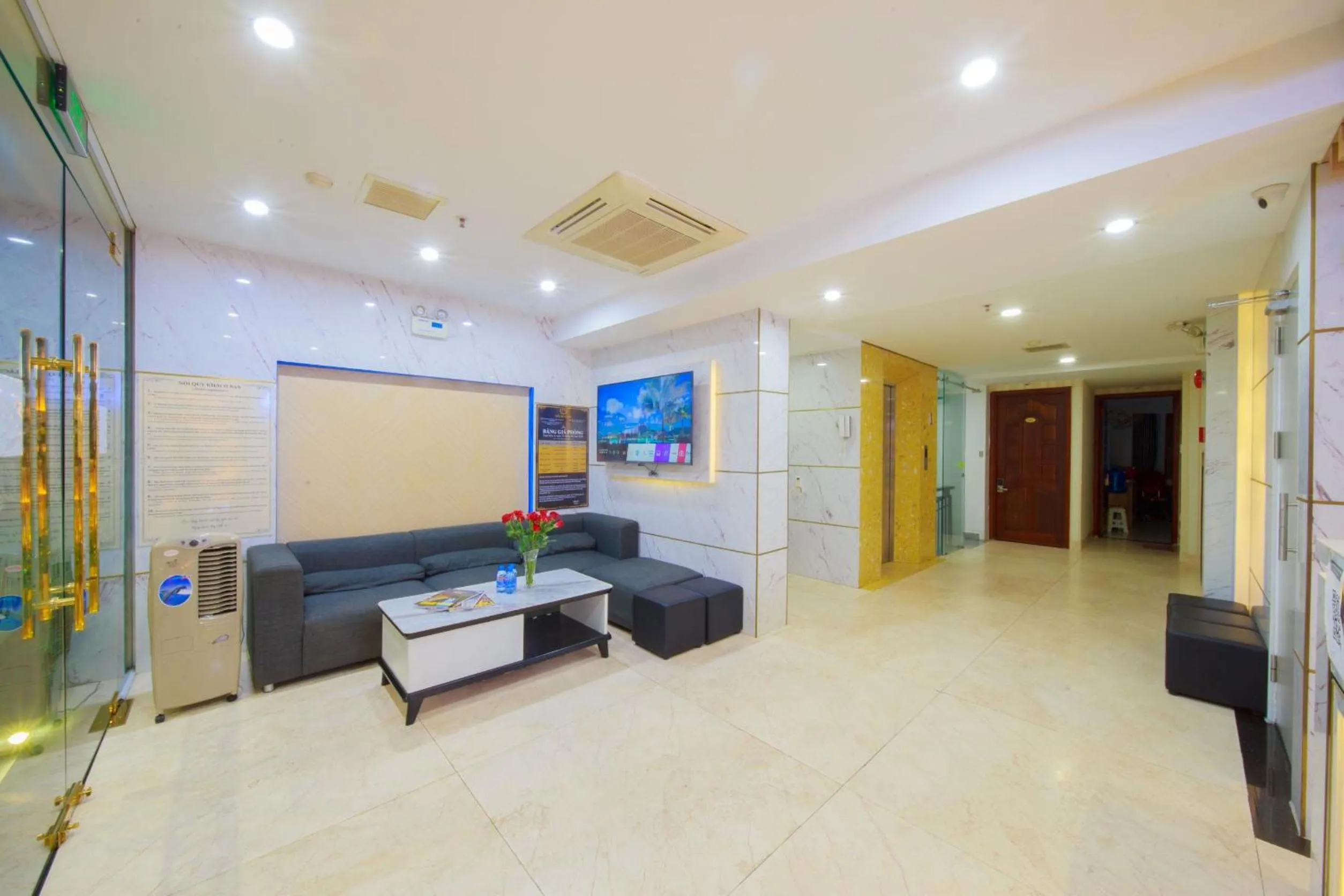 Communal lounge/ TV room in Ha Nhung Hotel Nha Trang