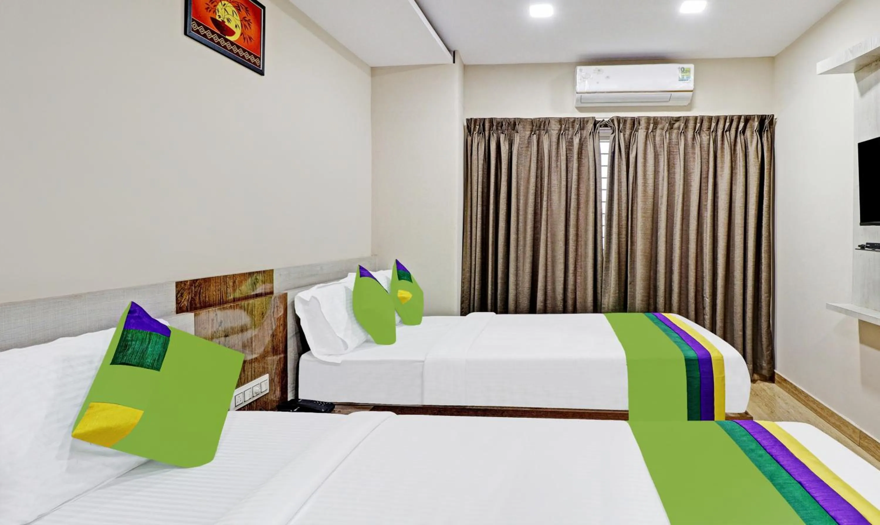 Photo of the whole room, Bed in Treebo Zion