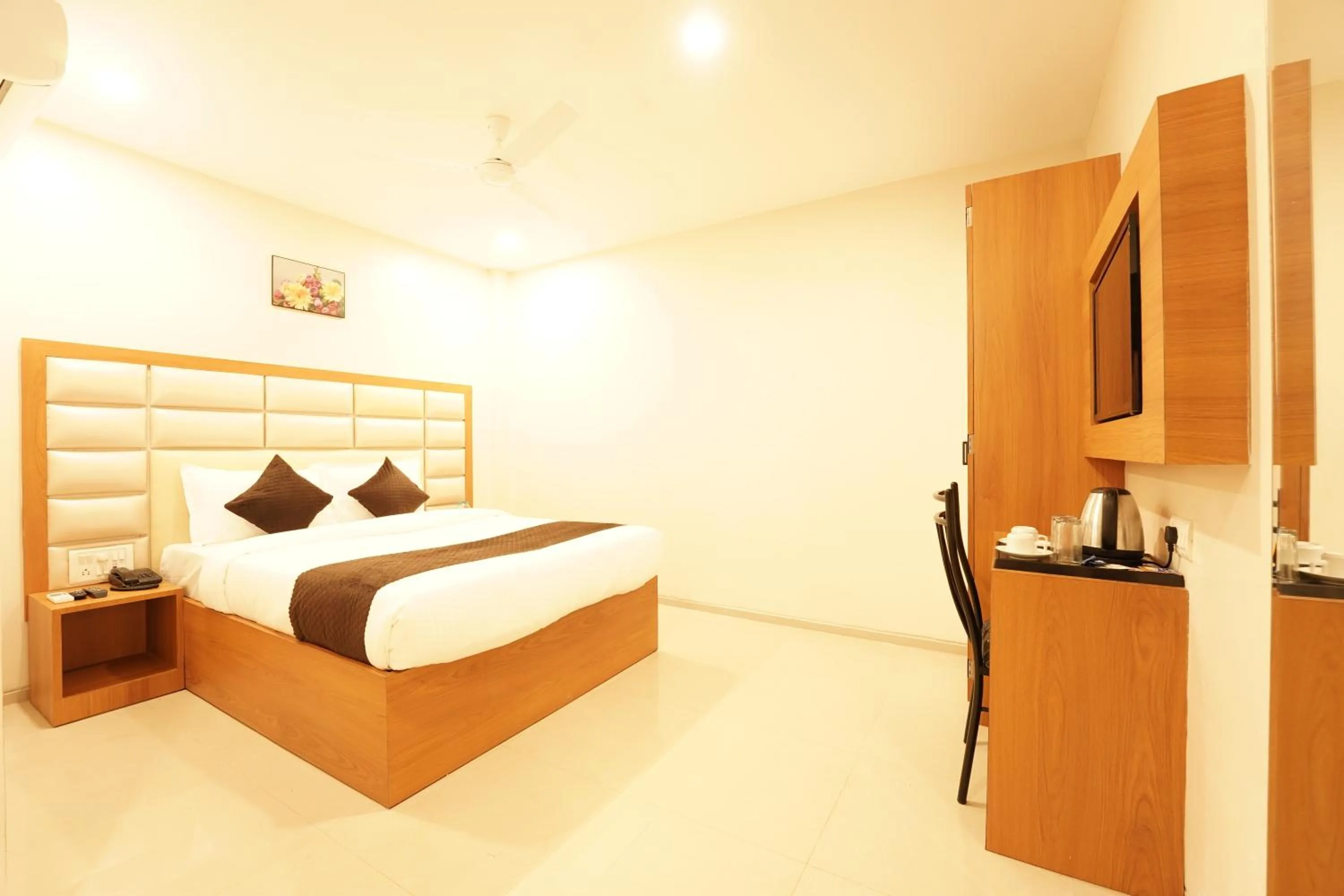 Bed in Metropolis Business Hotel