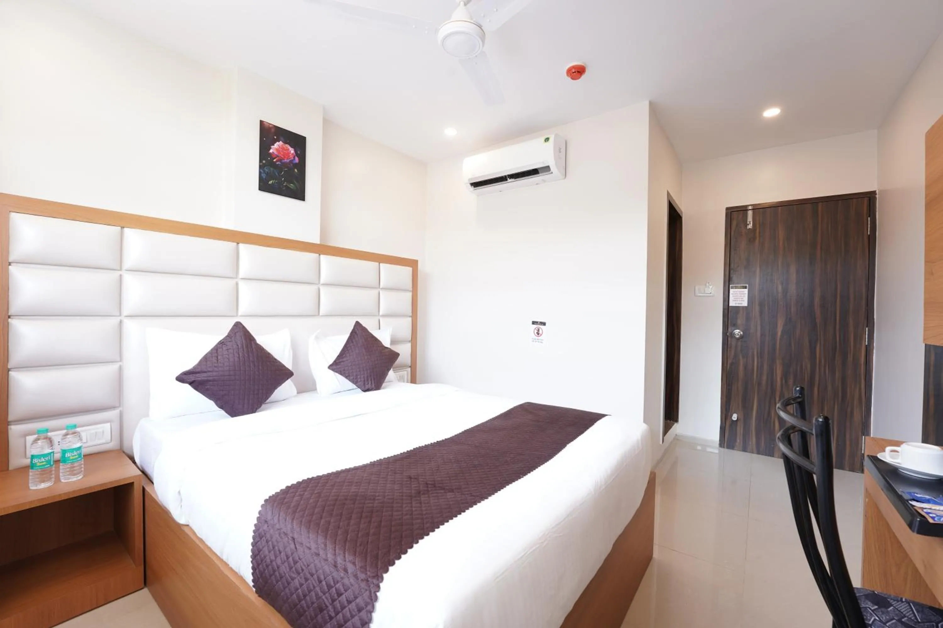 Bedroom, Bed in Metropolis Business Hotel