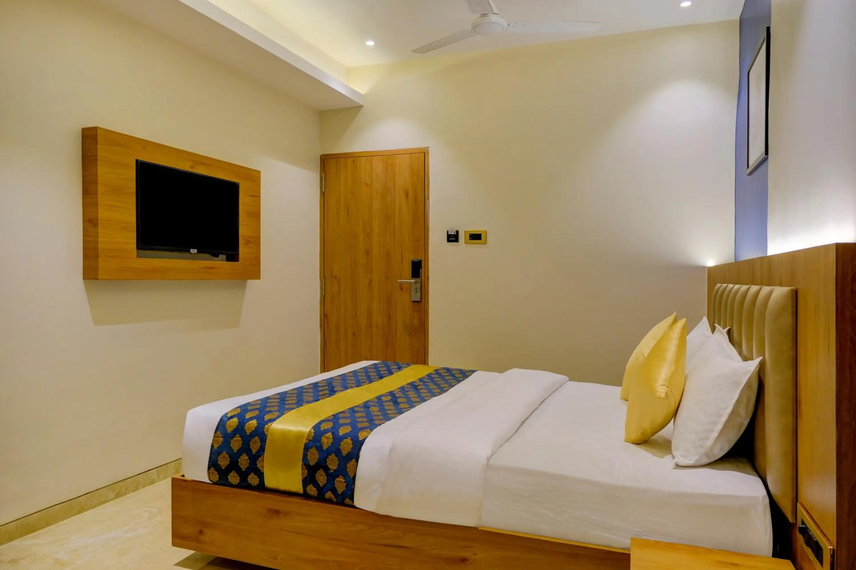 Photo of the whole room, Bed in Metropolis Business Hotel