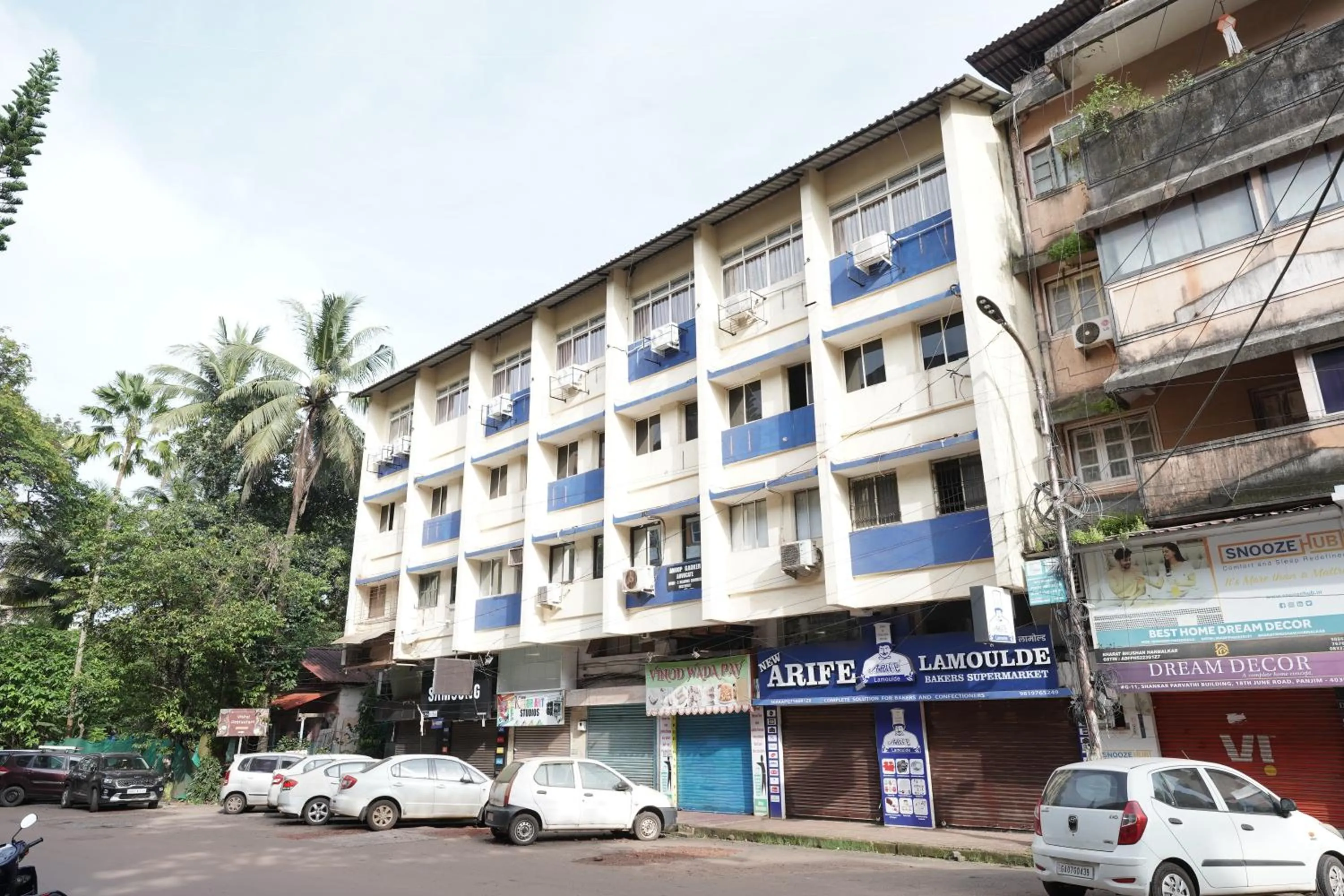 Property building in Metropolis Business Hotel