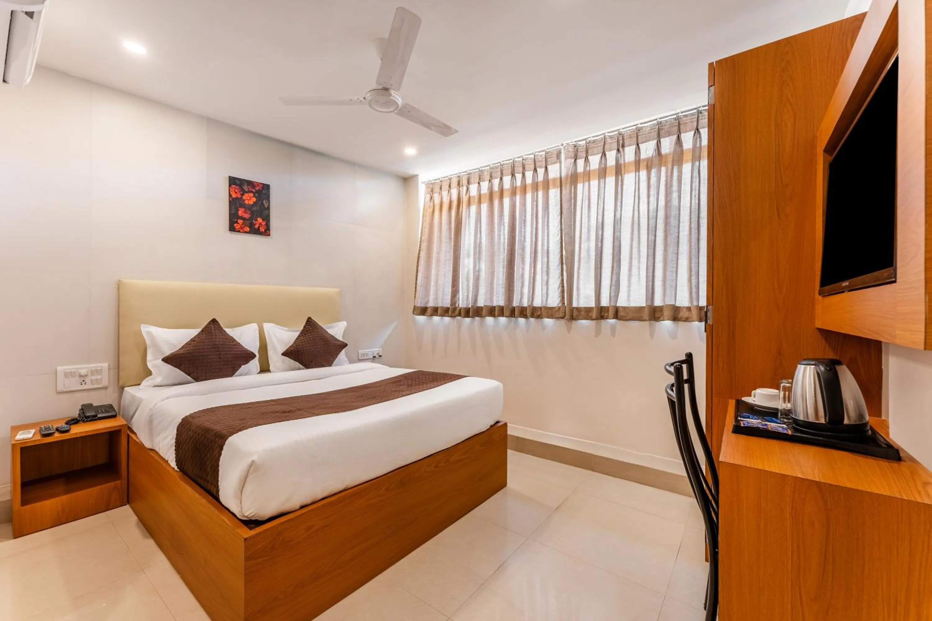 Photo of the whole room, Bed in Metropolis Business Hotel