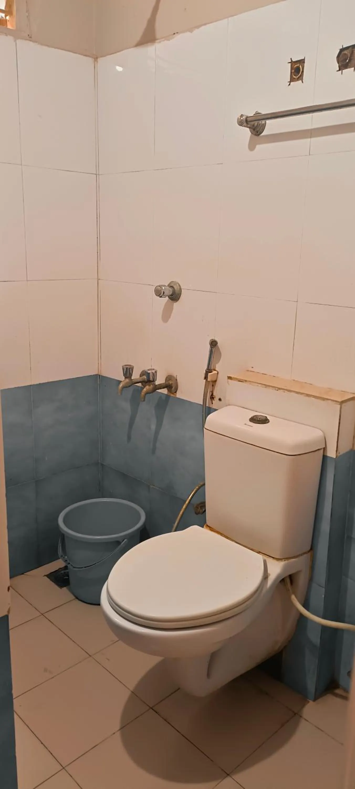 Toilet in CENTRAL GATE