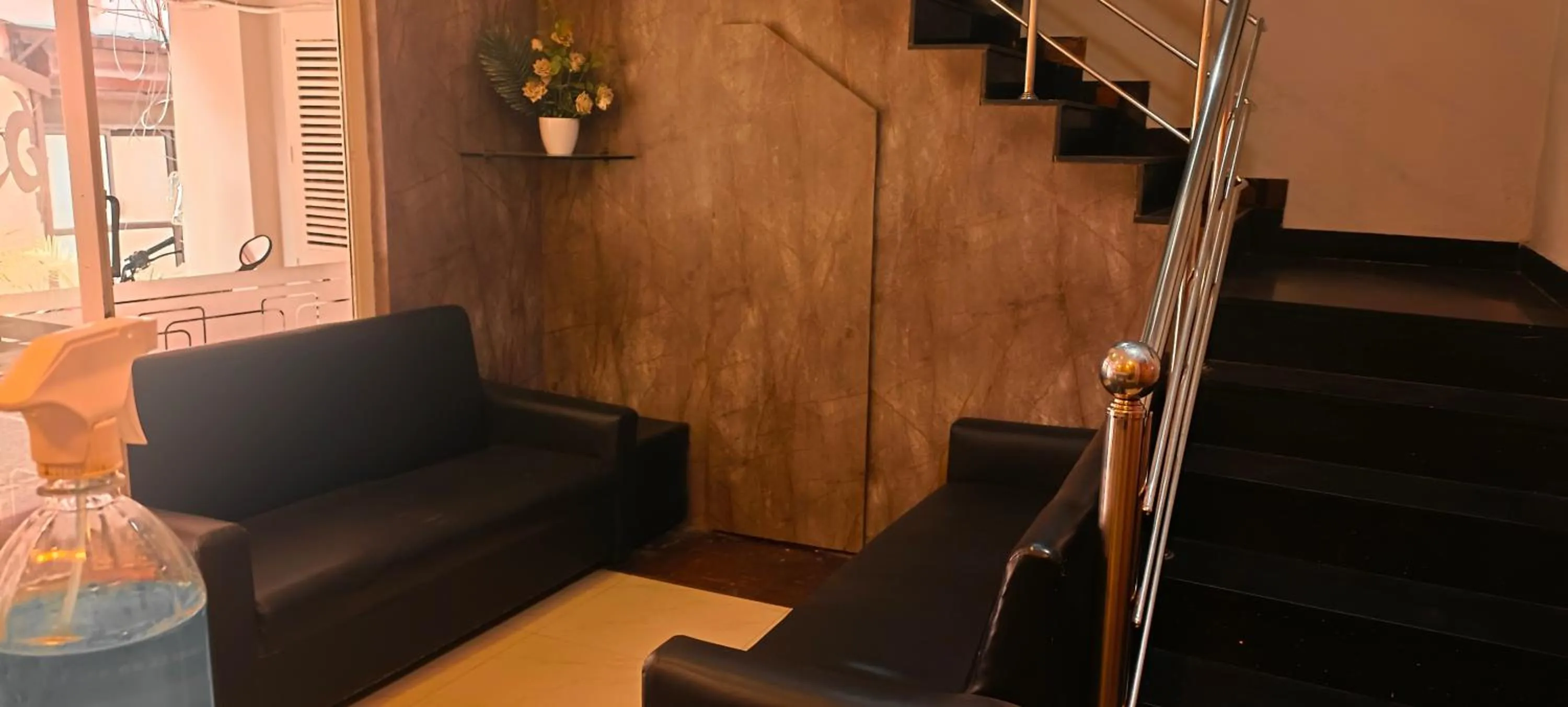 Seating area in CENTRAL GATE