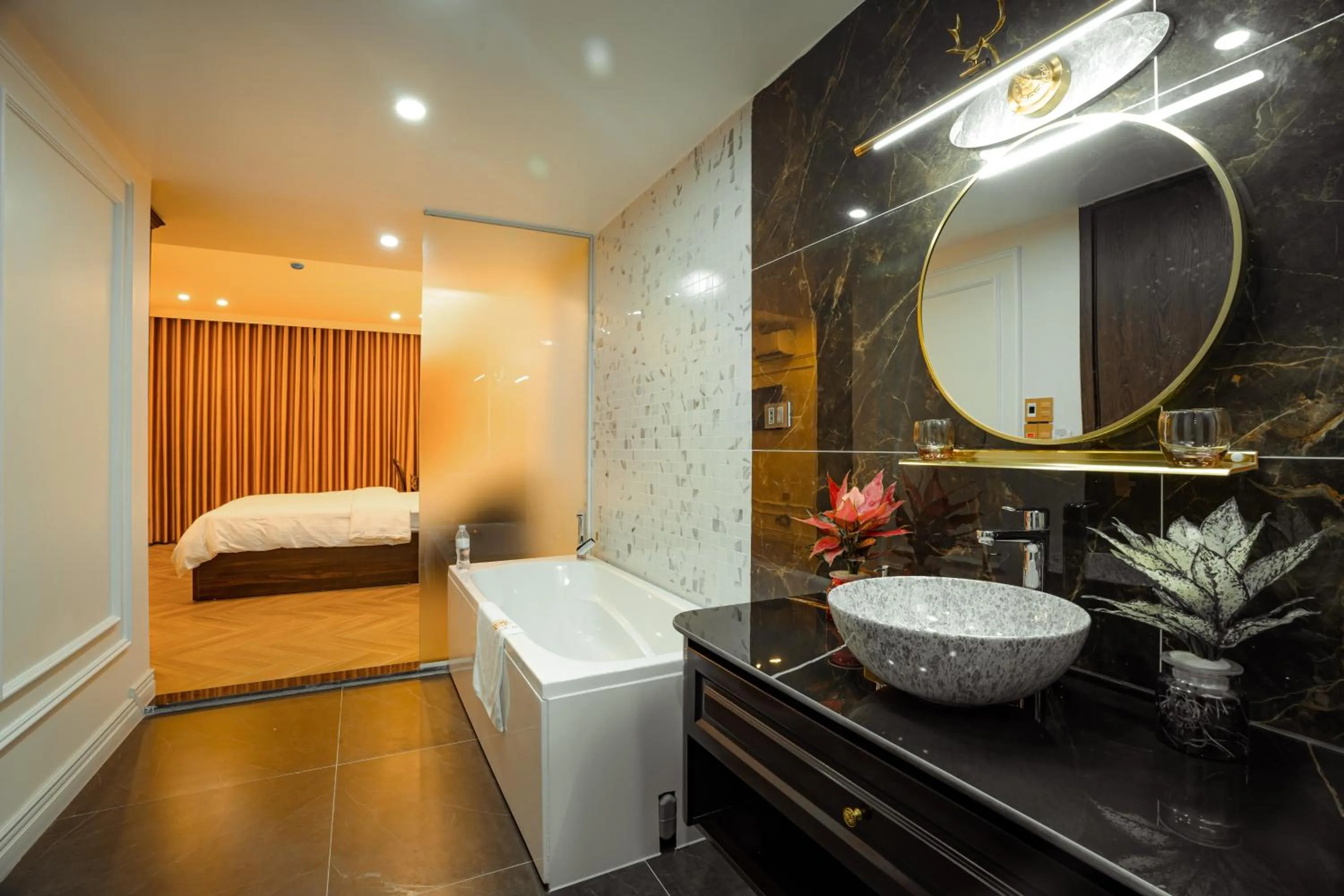 Bathroom, Bed in Dolce Mia Home Ninh Bình