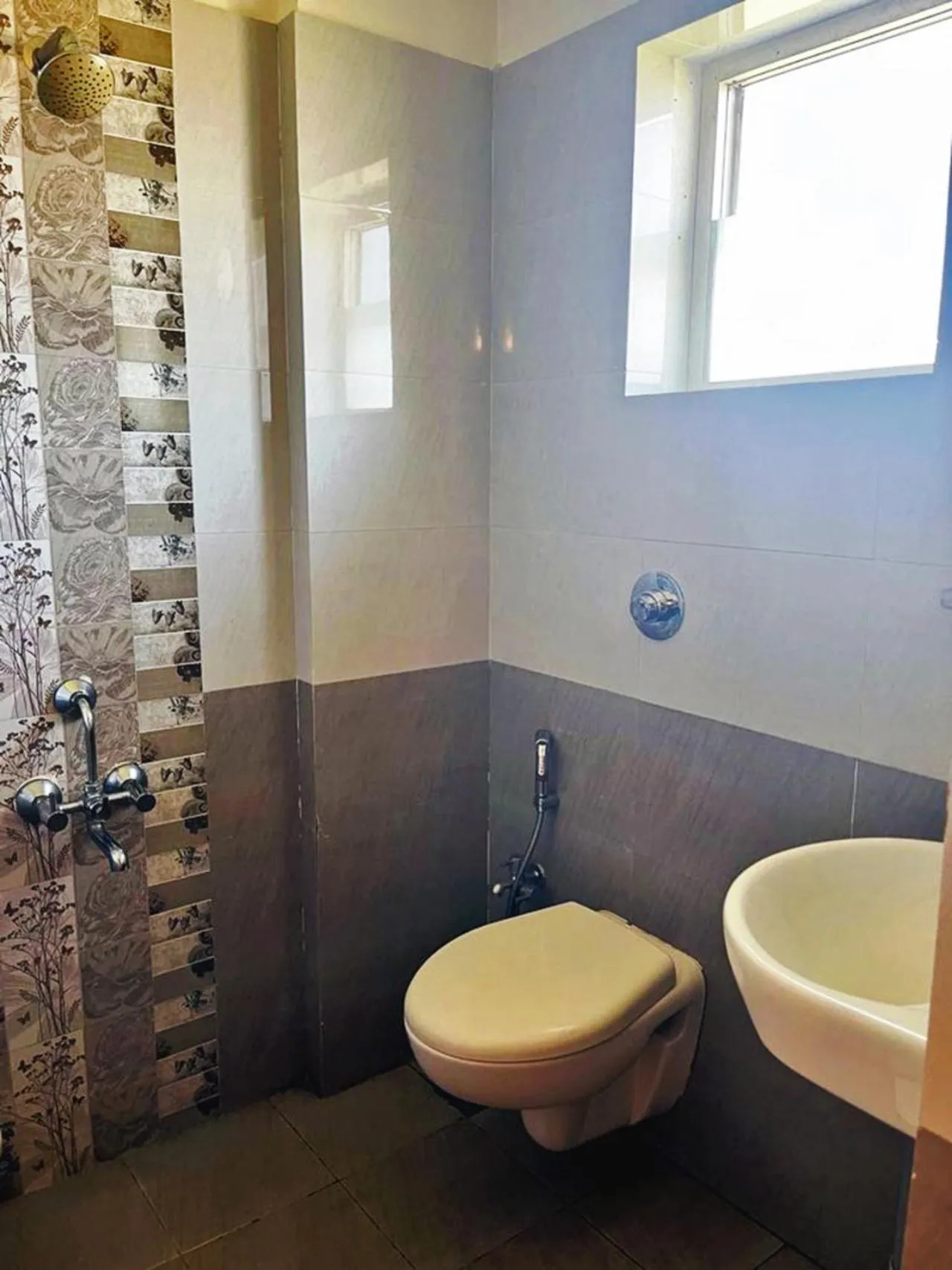 Bathroom in Hotel Radha