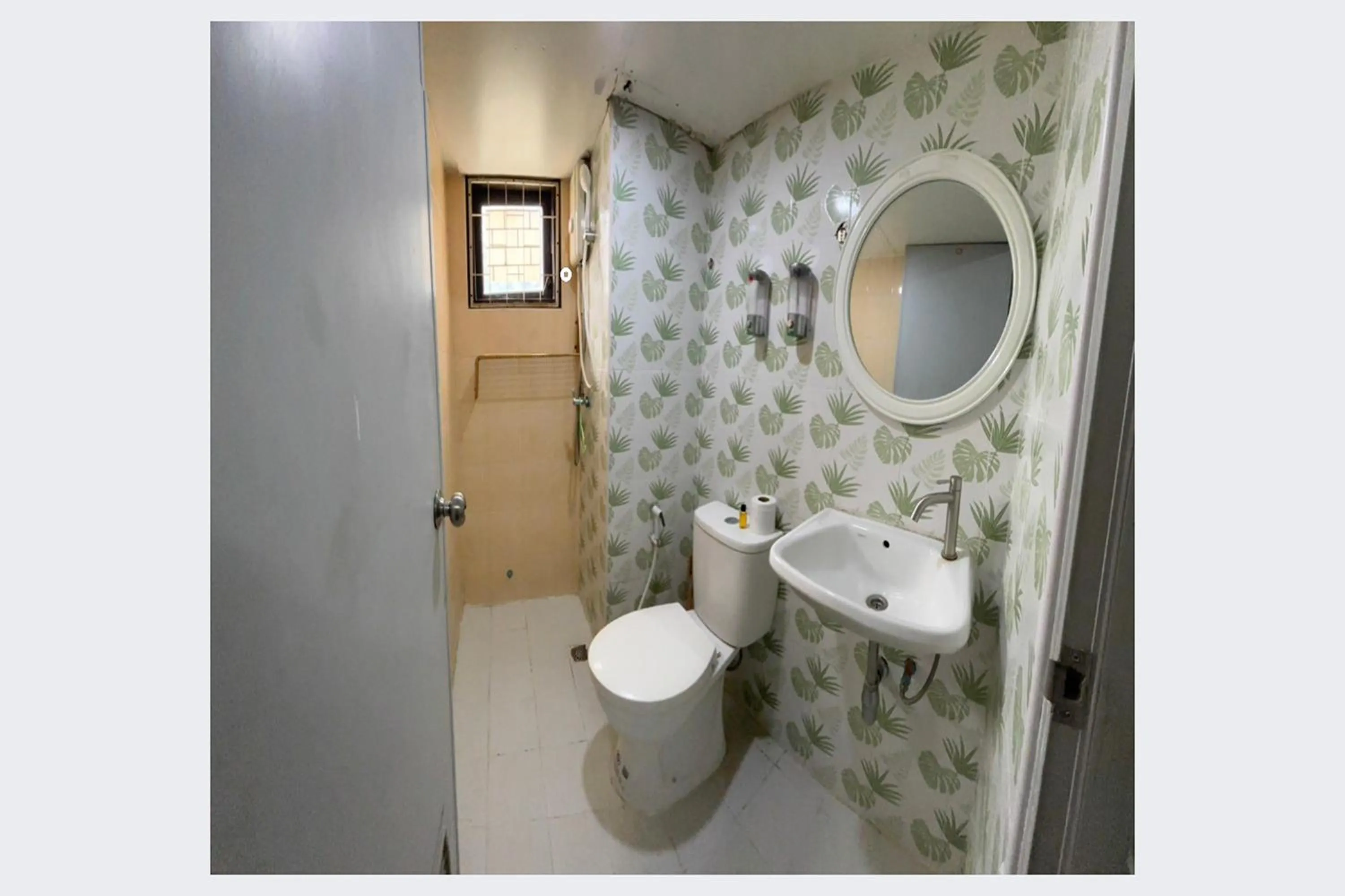 Bathroom in Rama 3 Sunrise Hostel