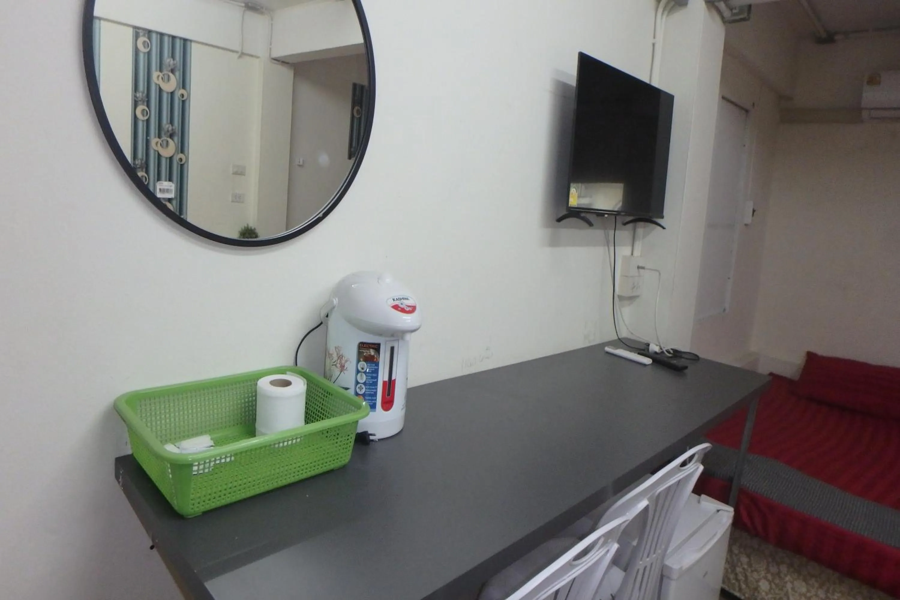 TV and multimedia in Rama 3 Sunrise Hostel