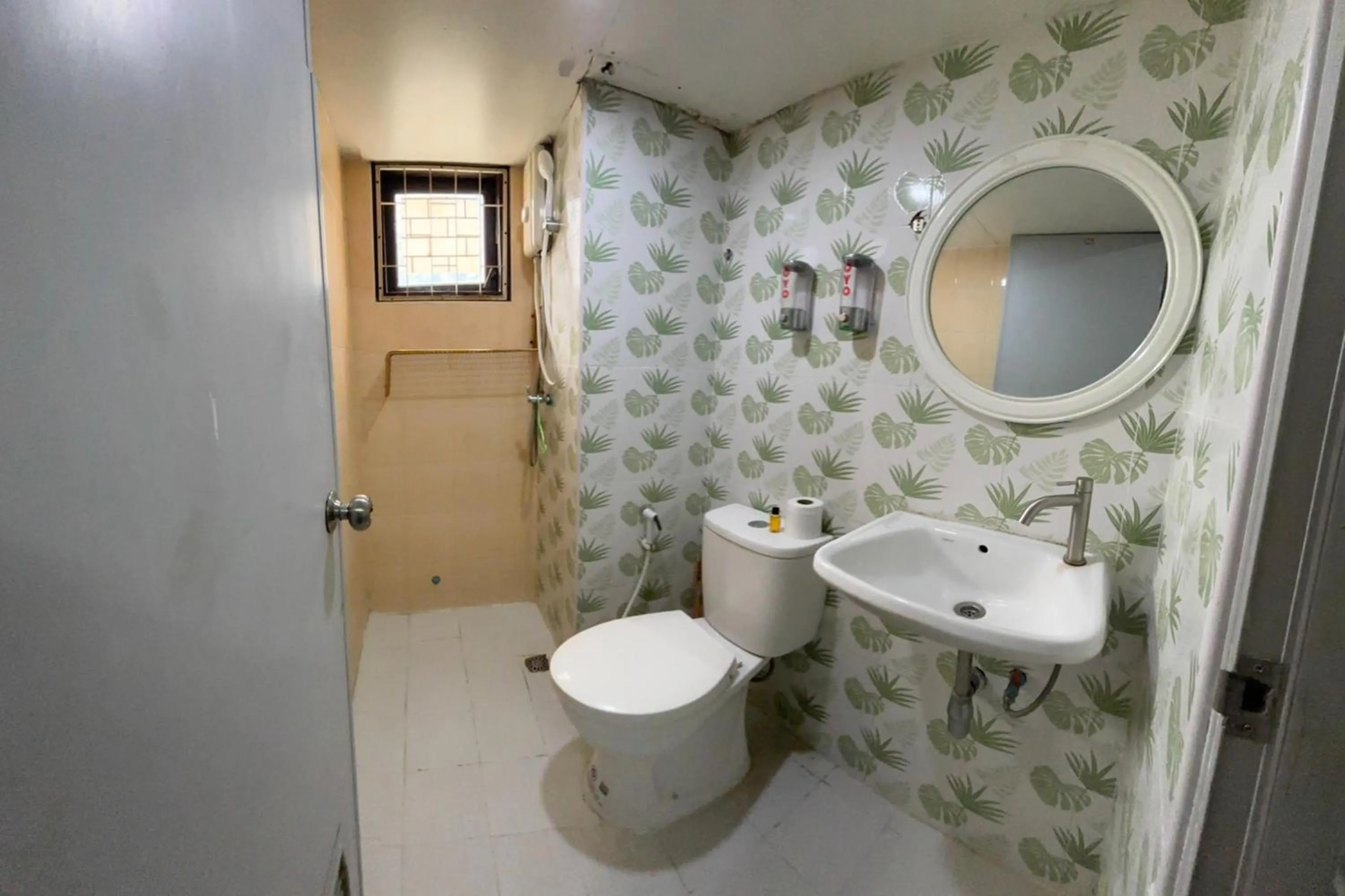 Bathroom in Rama 3 Sunrise Hostel