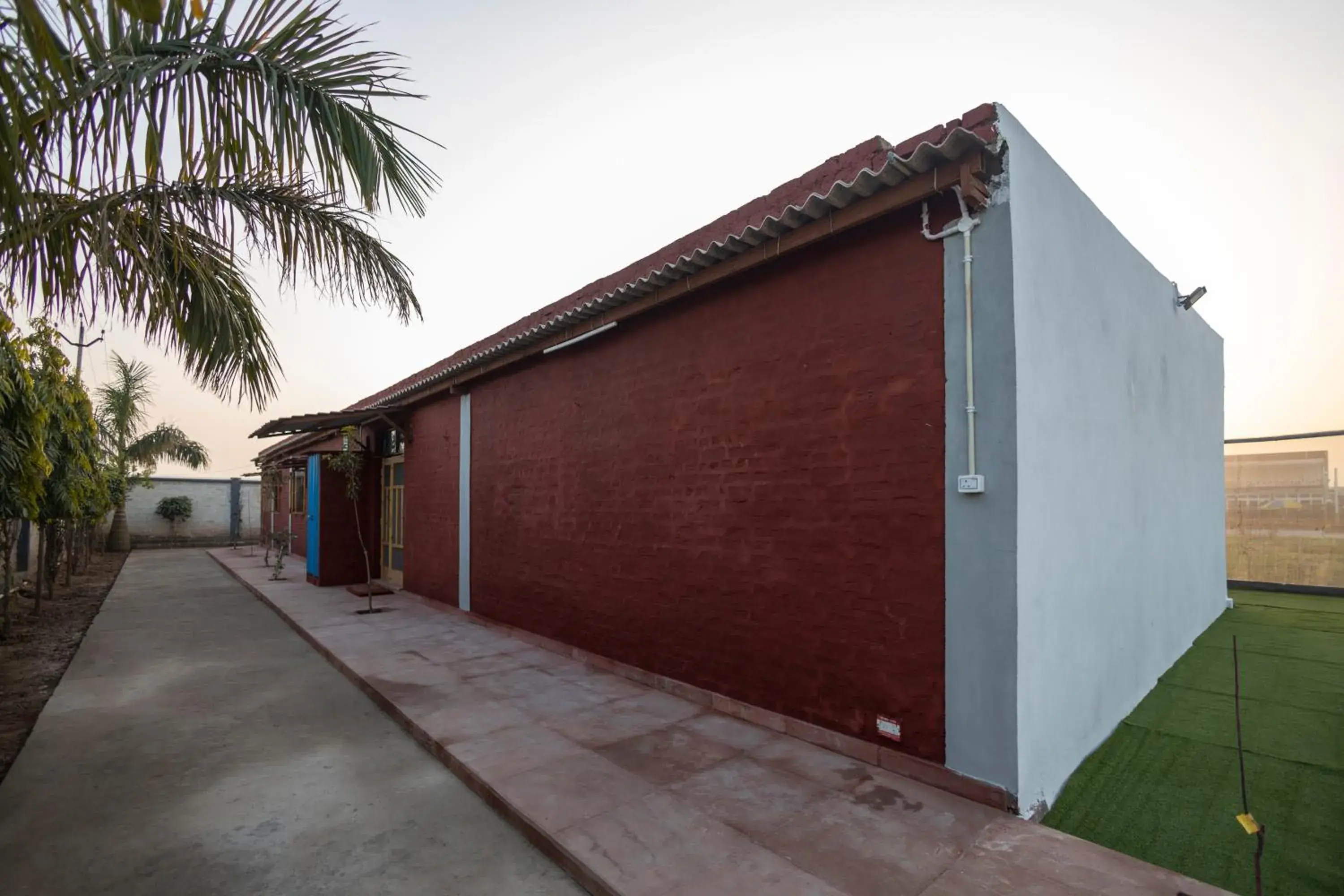 Deluxe Queen Room in InnBox Farmstay - Rajpura Punjab Deluxe Queen Room in InnBox Farmstay - Rajpura Punjab