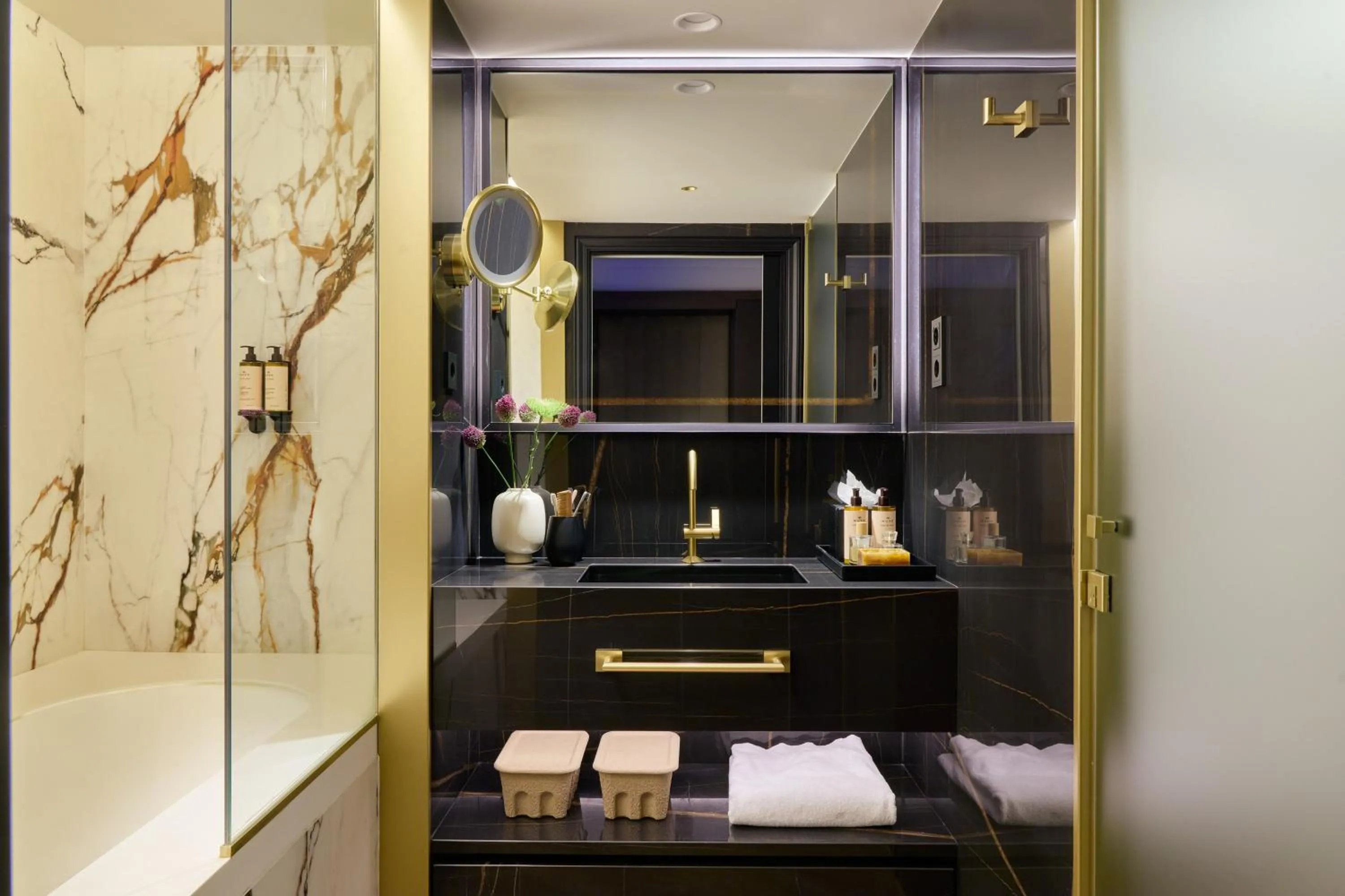 Shower in MIM Andorra Member of Melia Collection