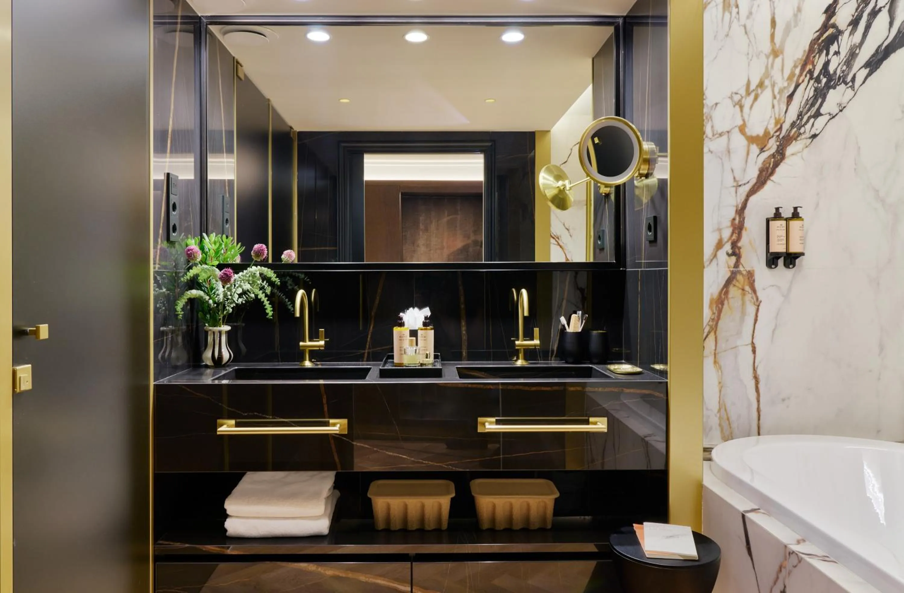 Shower in MIM Andorra Member of Melia Collection