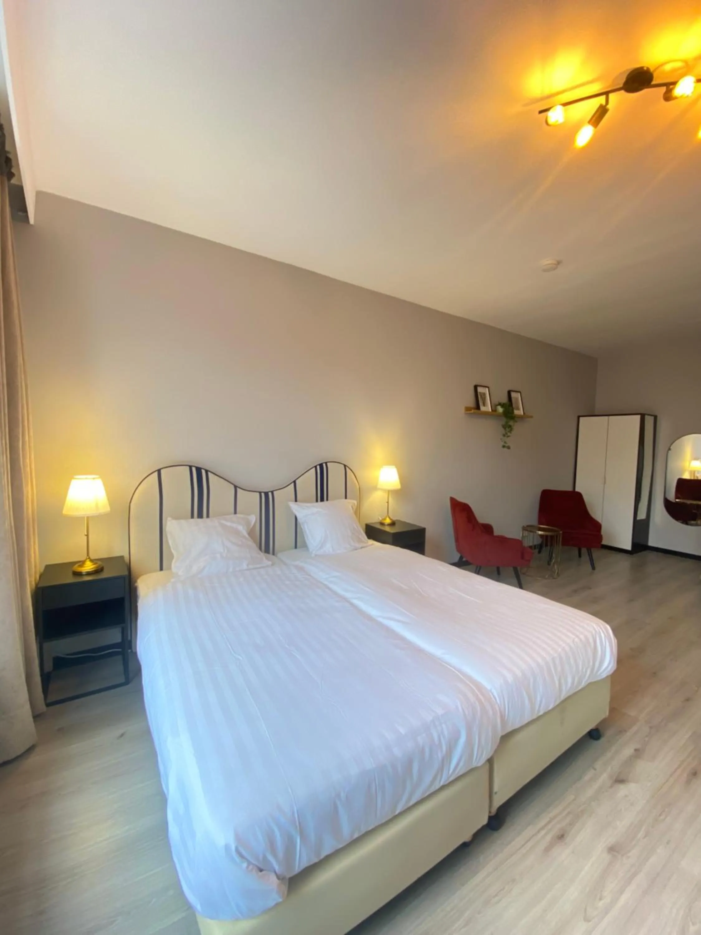 Bed in Hotel La Noire - Delft City Centre