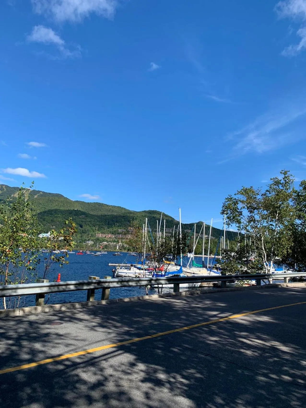 Studio with king bed, sofa bed and terrace Mont-Tremblant