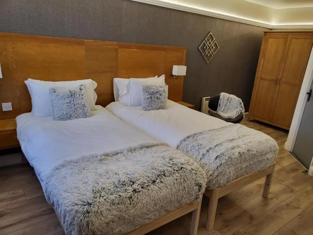 Bedroom, Bed in Three Horseshoes, Bubbenhall