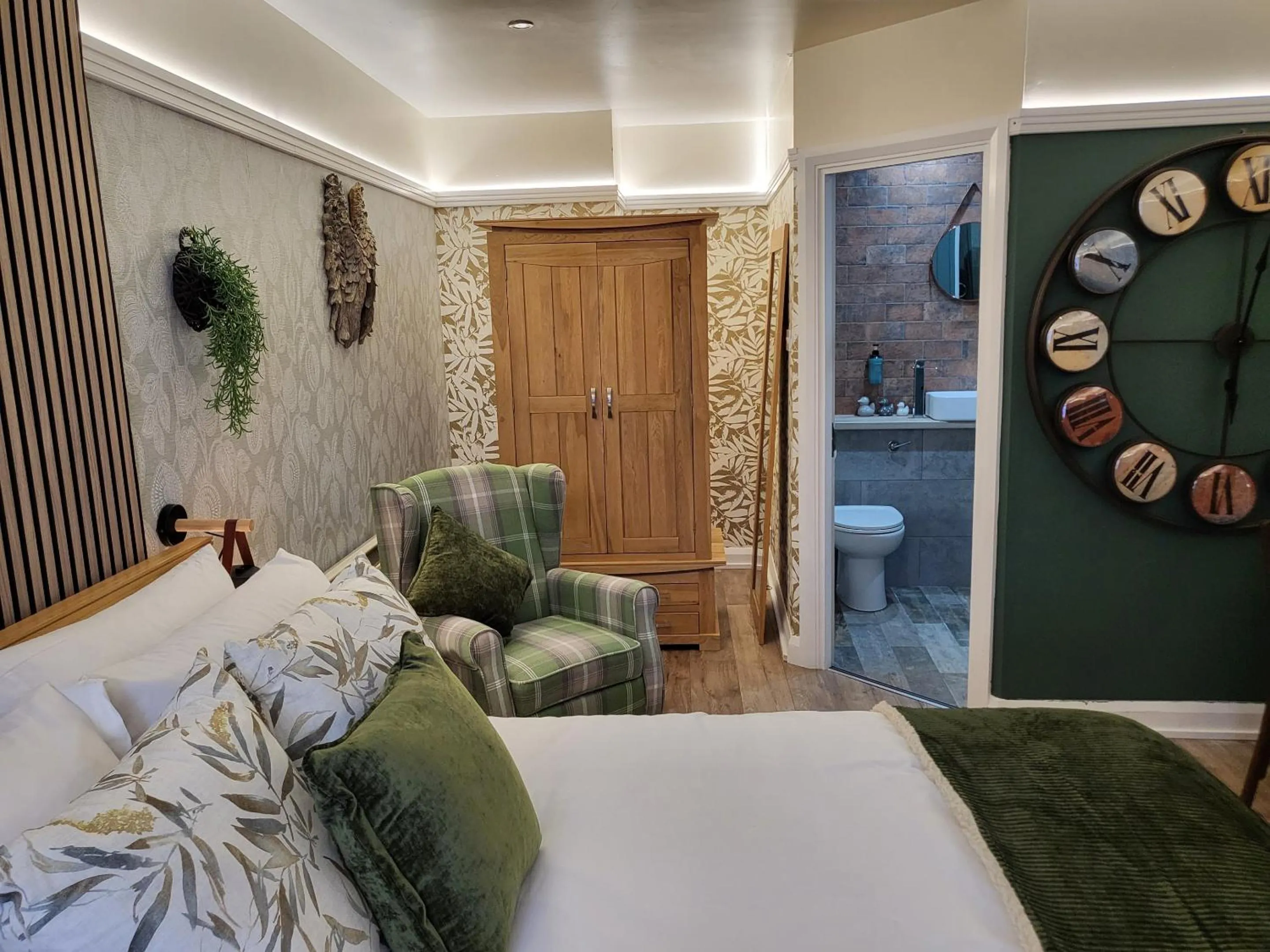 Bedroom, Bed in Three Horseshoes, Bubbenhall