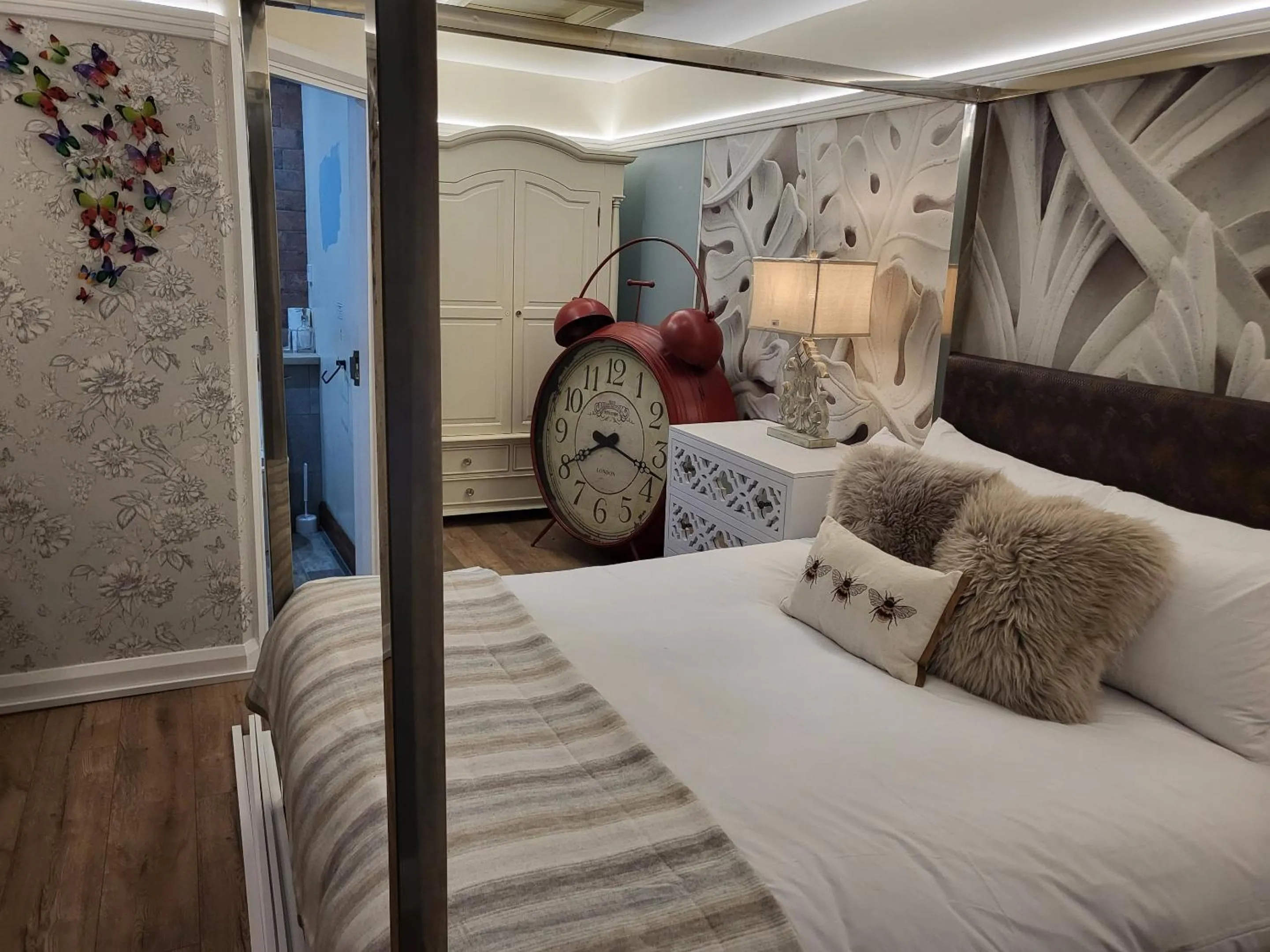 Bedroom, Bed in Three Horseshoes, Bubbenhall