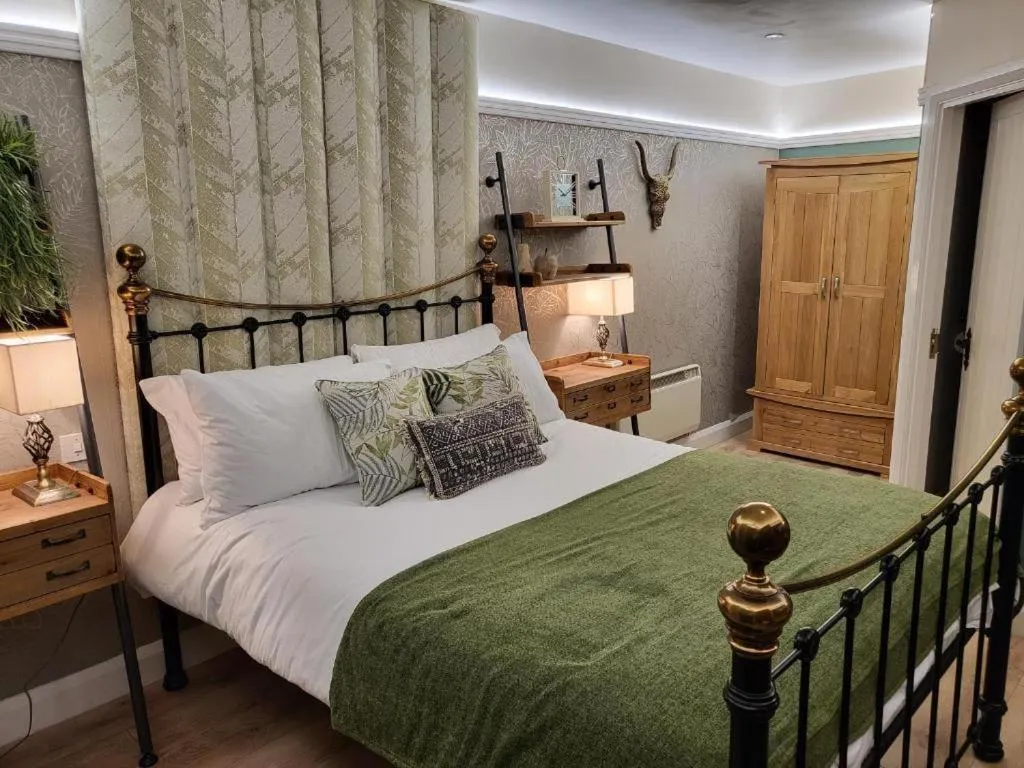 Bedroom, Bed in Three Horseshoes, Bubbenhall