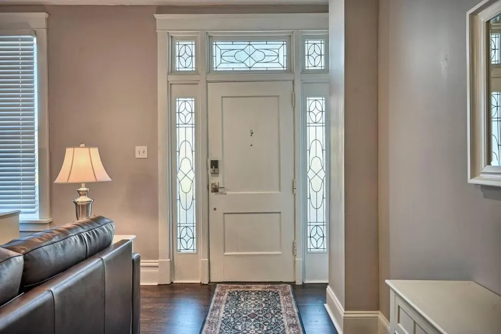 Suites on Seneca - Lovely 2 Bed 1 Bath Apartment