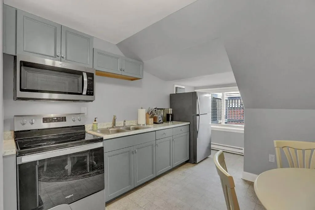 Suites on Seneca - Gorgeous One Bedroom Apartment