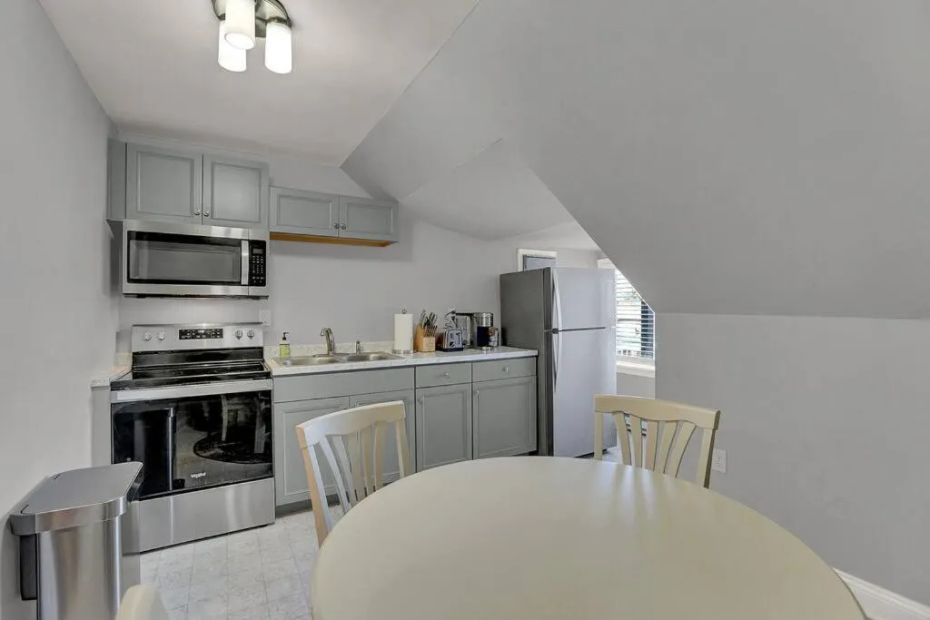 Suites on Seneca - Gorgeous One Bedroom Apartment