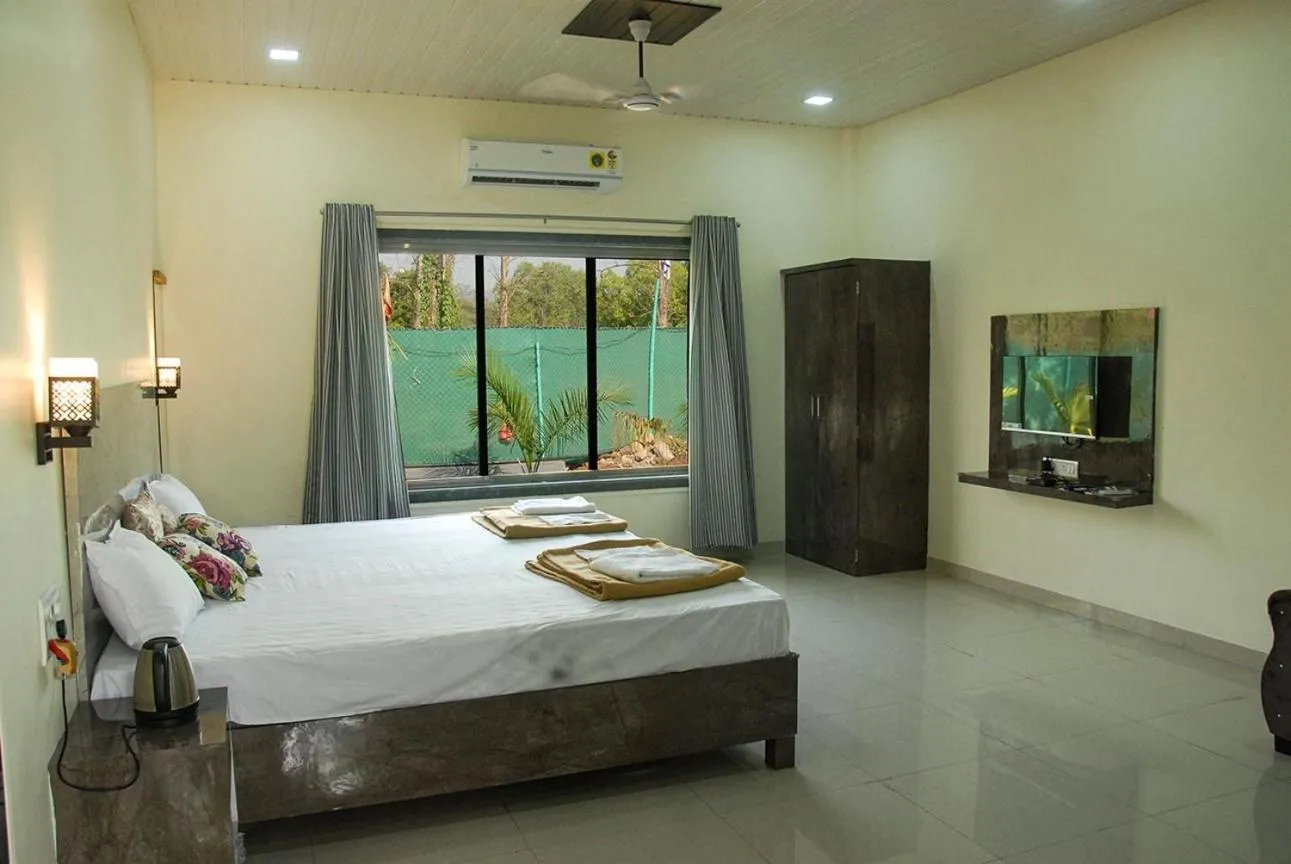 TV and multimedia, Bed in Ashoka Lawns and Resort