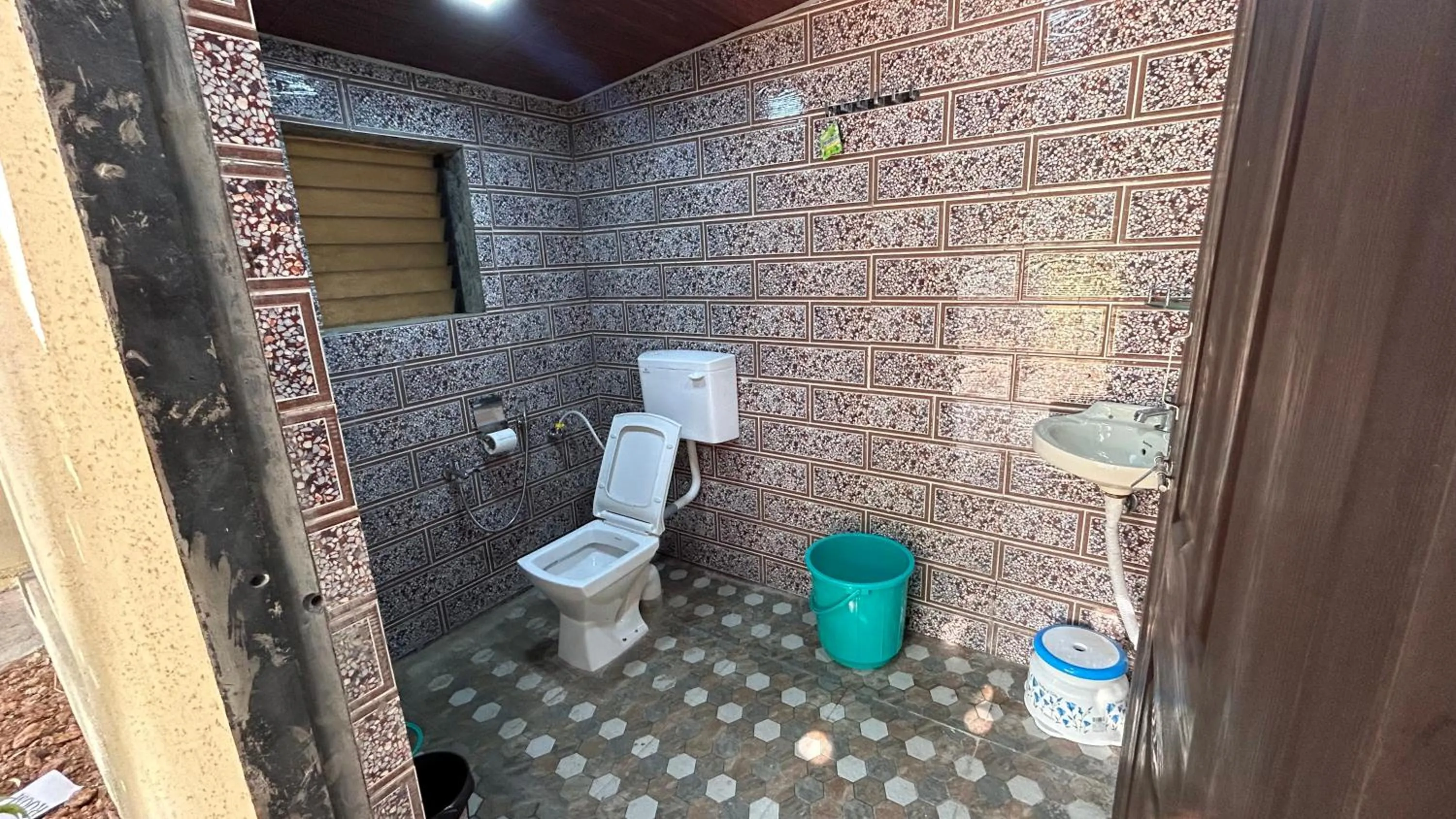Bathroom in Ashoka Lawns and Resort