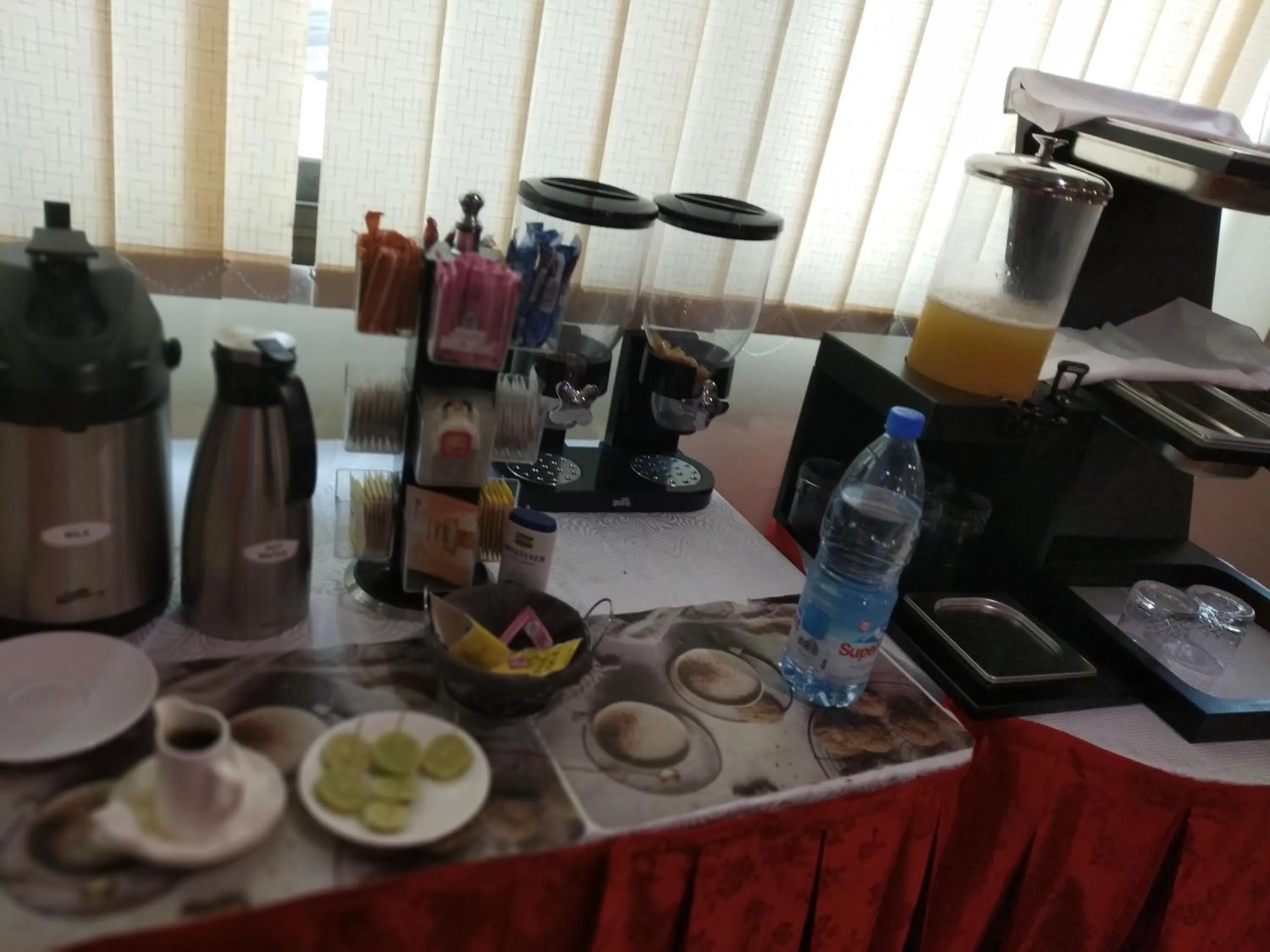 Restaurant/places to eat in New Heaven Hôtel