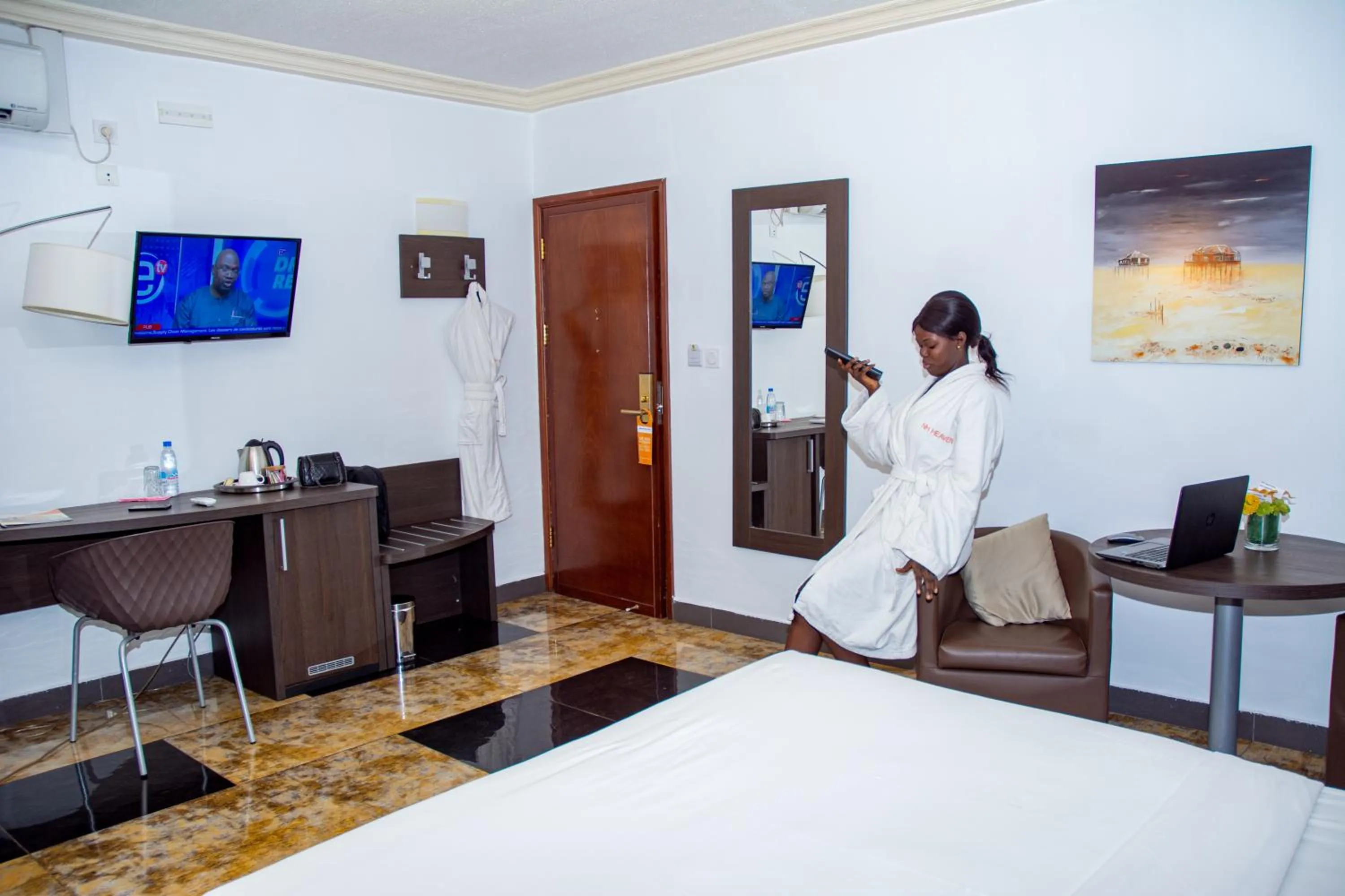 Photo of the whole room, Bed in New Heaven Hôtel