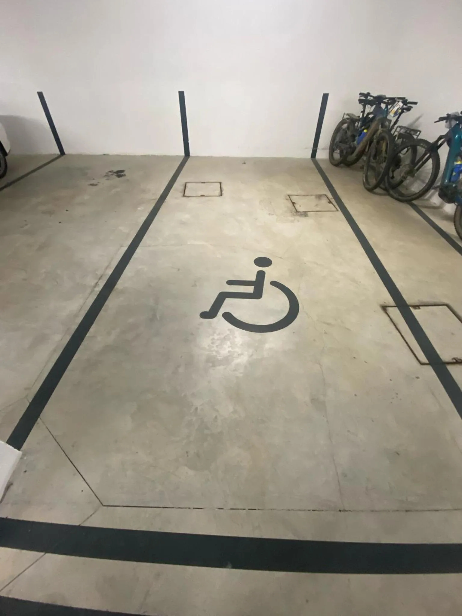 Parking in The Editory Garden Porto Hotel