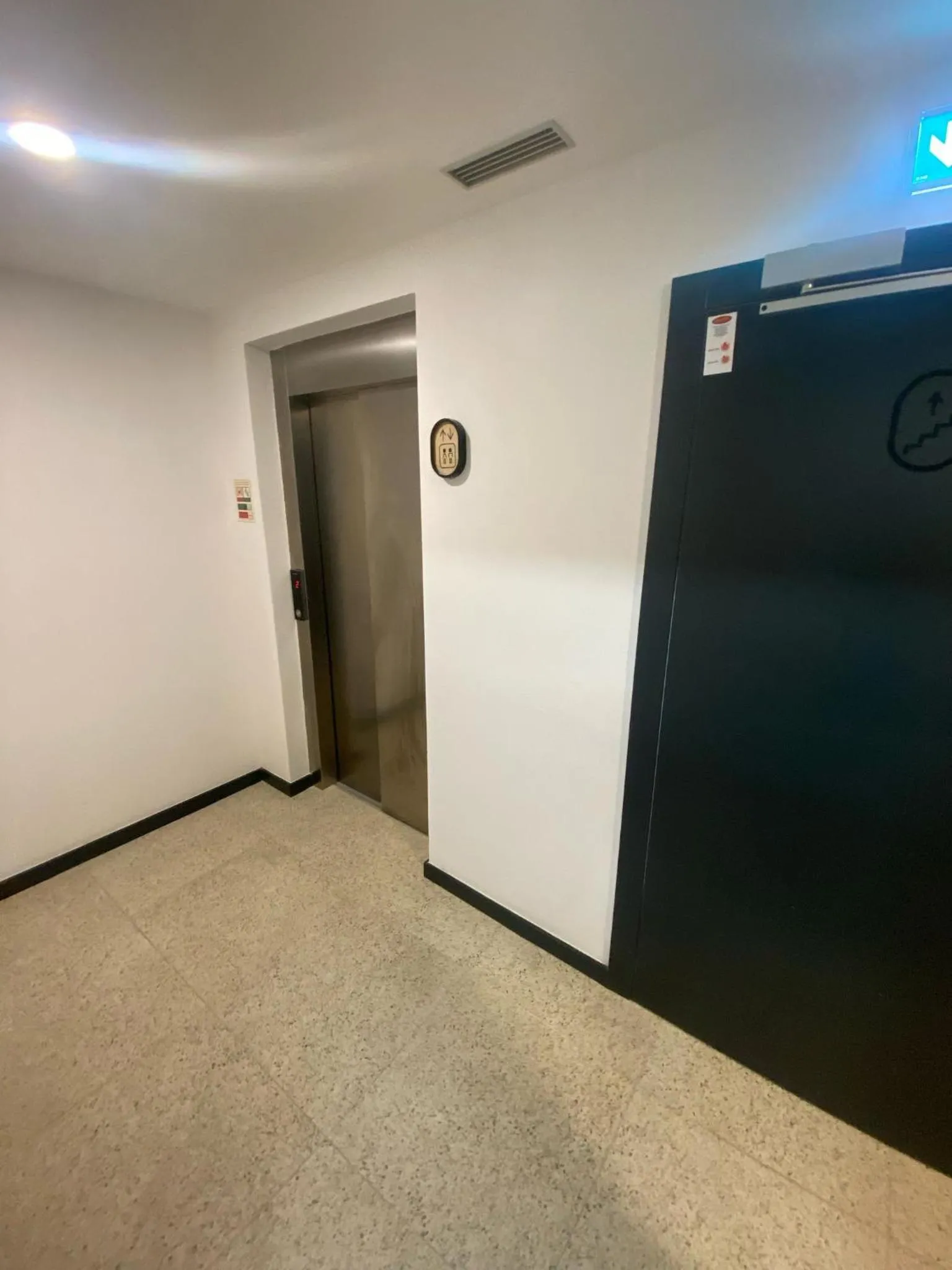 Parking in The Editory Garden Porto Hotel