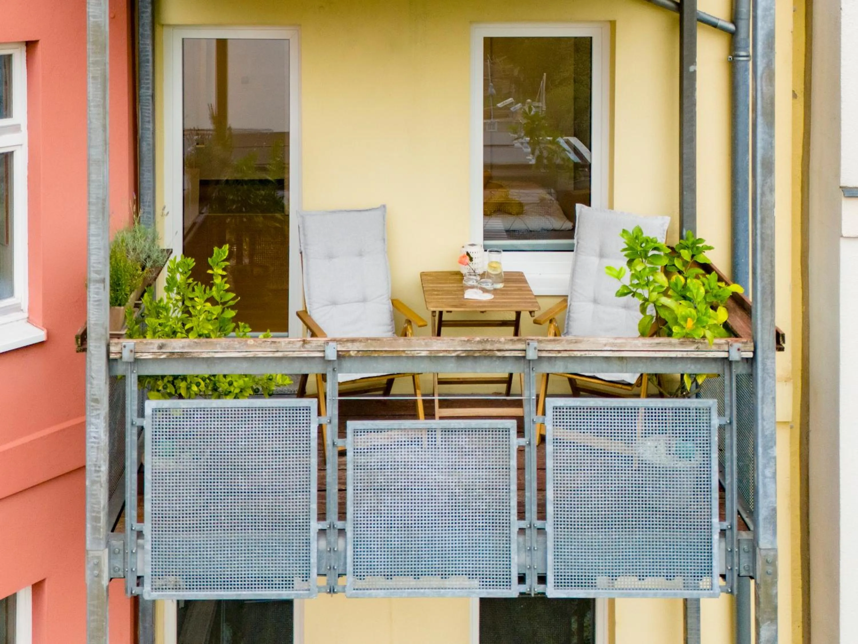 Property building in Schlosskönig - Modernes & zentrales Apartment mit Balkon und Arbeitsplatz