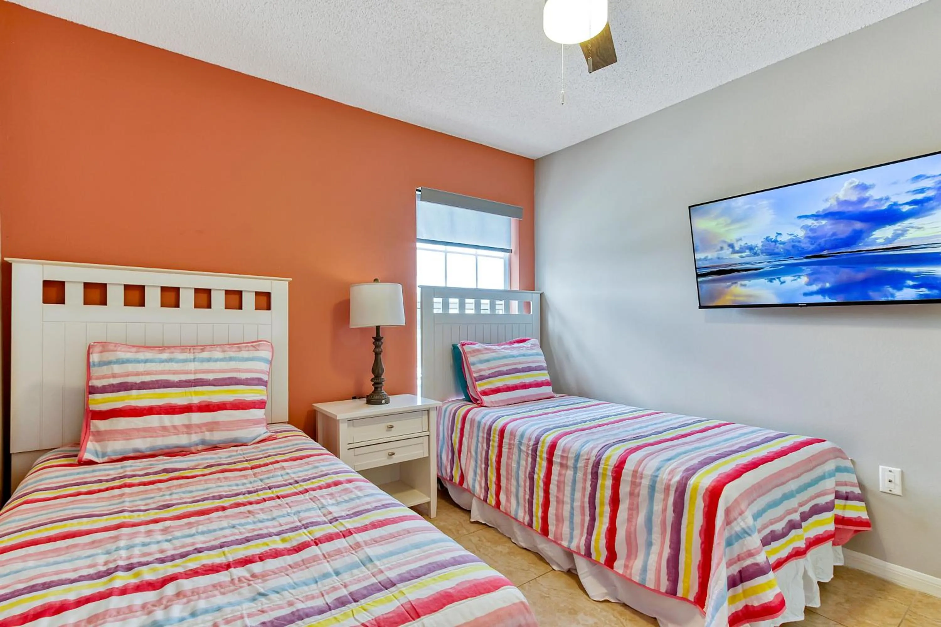 Bed in Star Lake Oasis - 4 bed family pool home