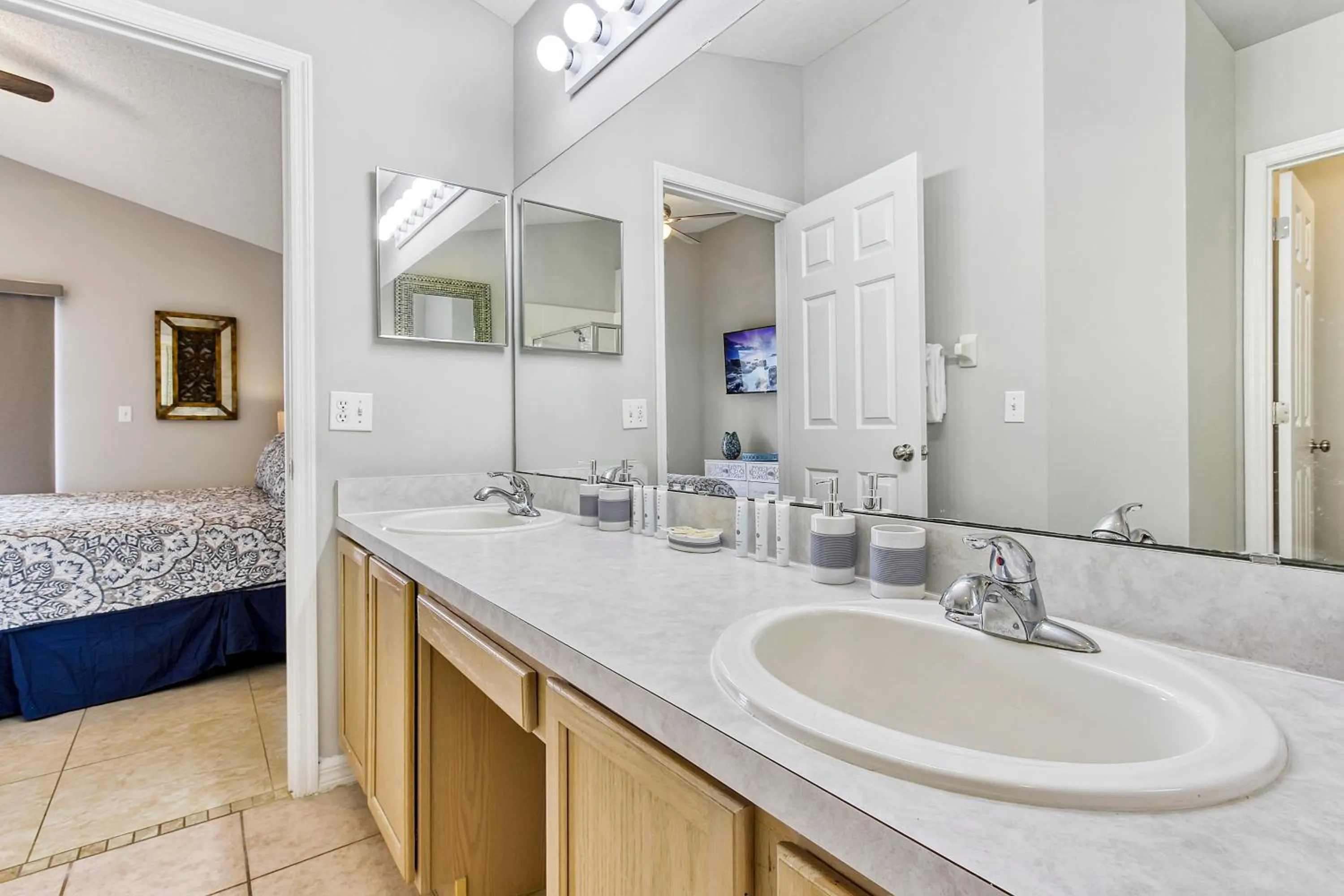 Bathroom in Star Lake Oasis - 4 bed family pool home