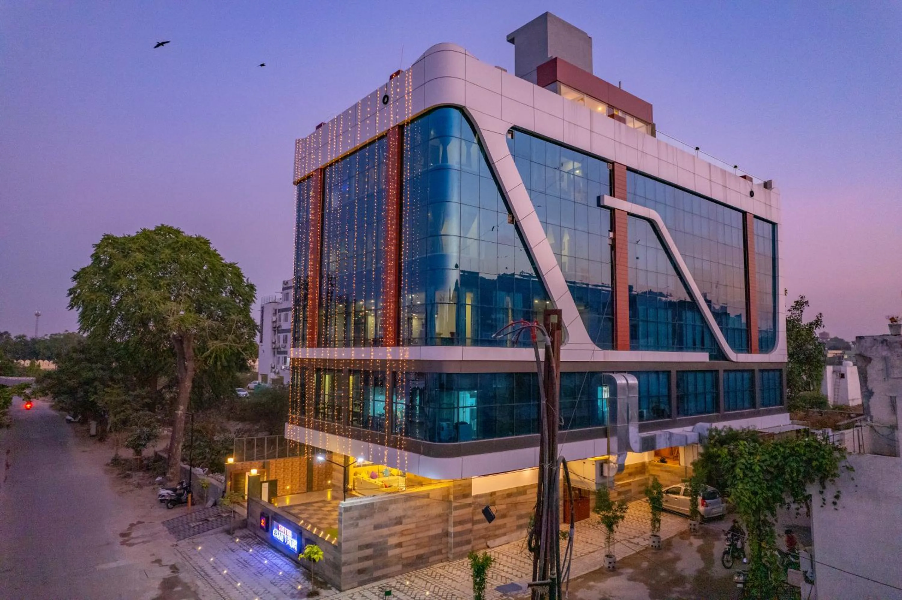 Property building in Pax Hotel Grand Blue 3 min walk from Udaipur city Railway Station