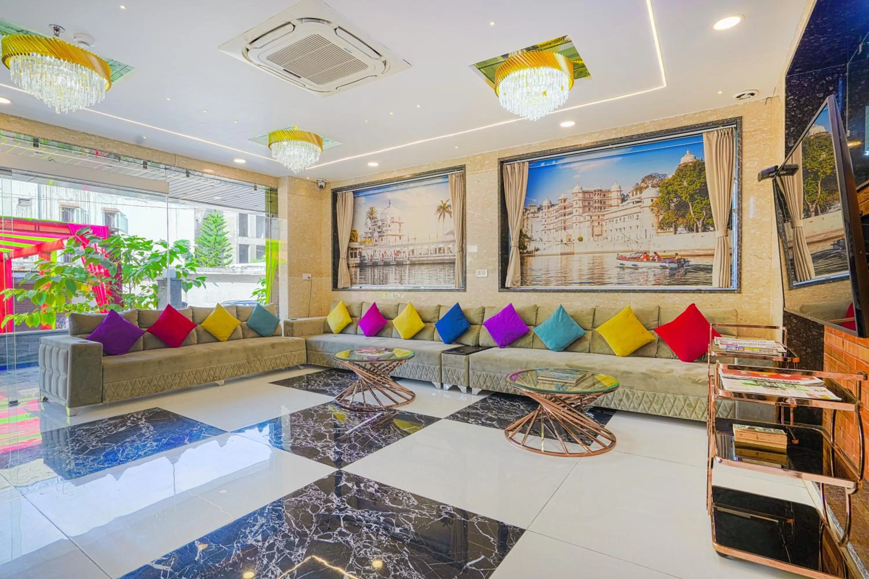 Lobby or reception in Pax Hotel Grand Blue 3 min walk from Udaipur city Railway Station