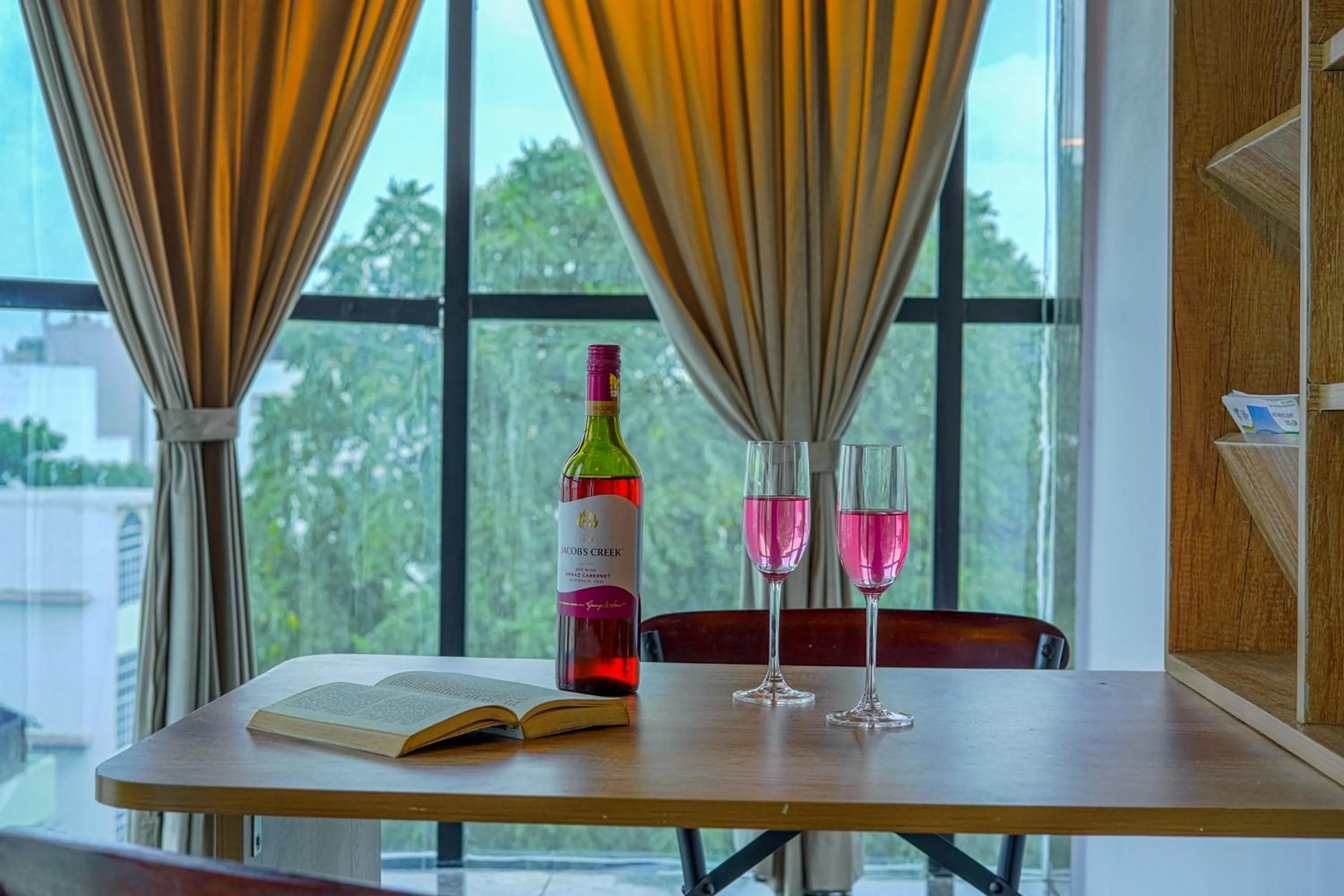 Dining area in Pax Hotel Grand Blue 3 min walk from Udaipur city Railway Station