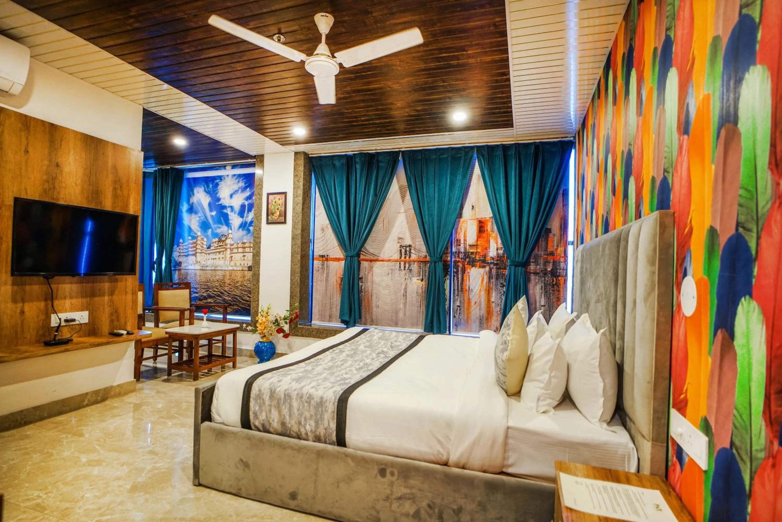 View (from property/room), Bed in Pax Hotel Grand Blue 3 min walk from Udaipur city Railway Station