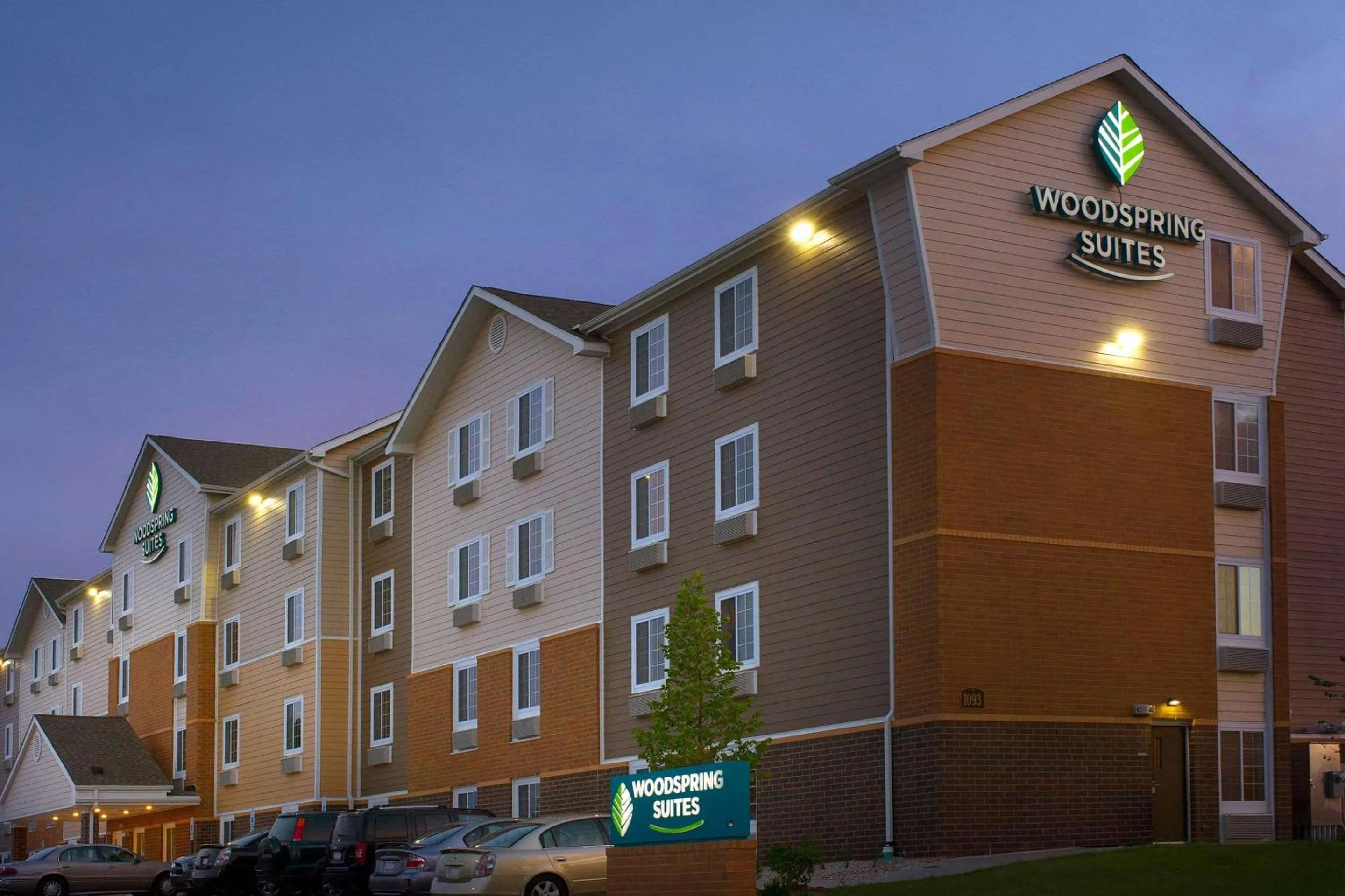 Property building in WoodSpring Suites Chicago Romeoville