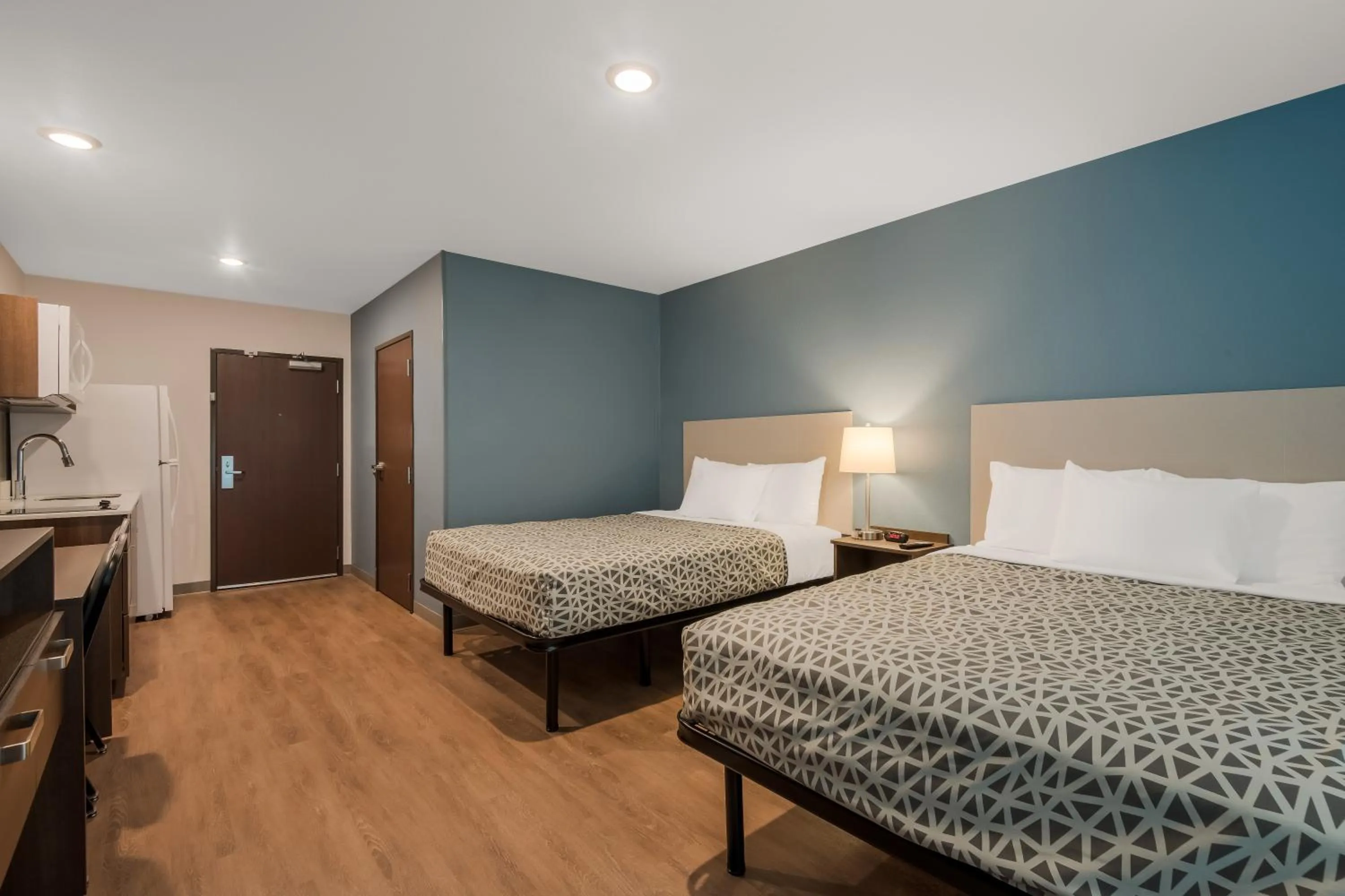 Photo of the whole room, Bed in WoodSpring Suites Bellflower - Los Angeles