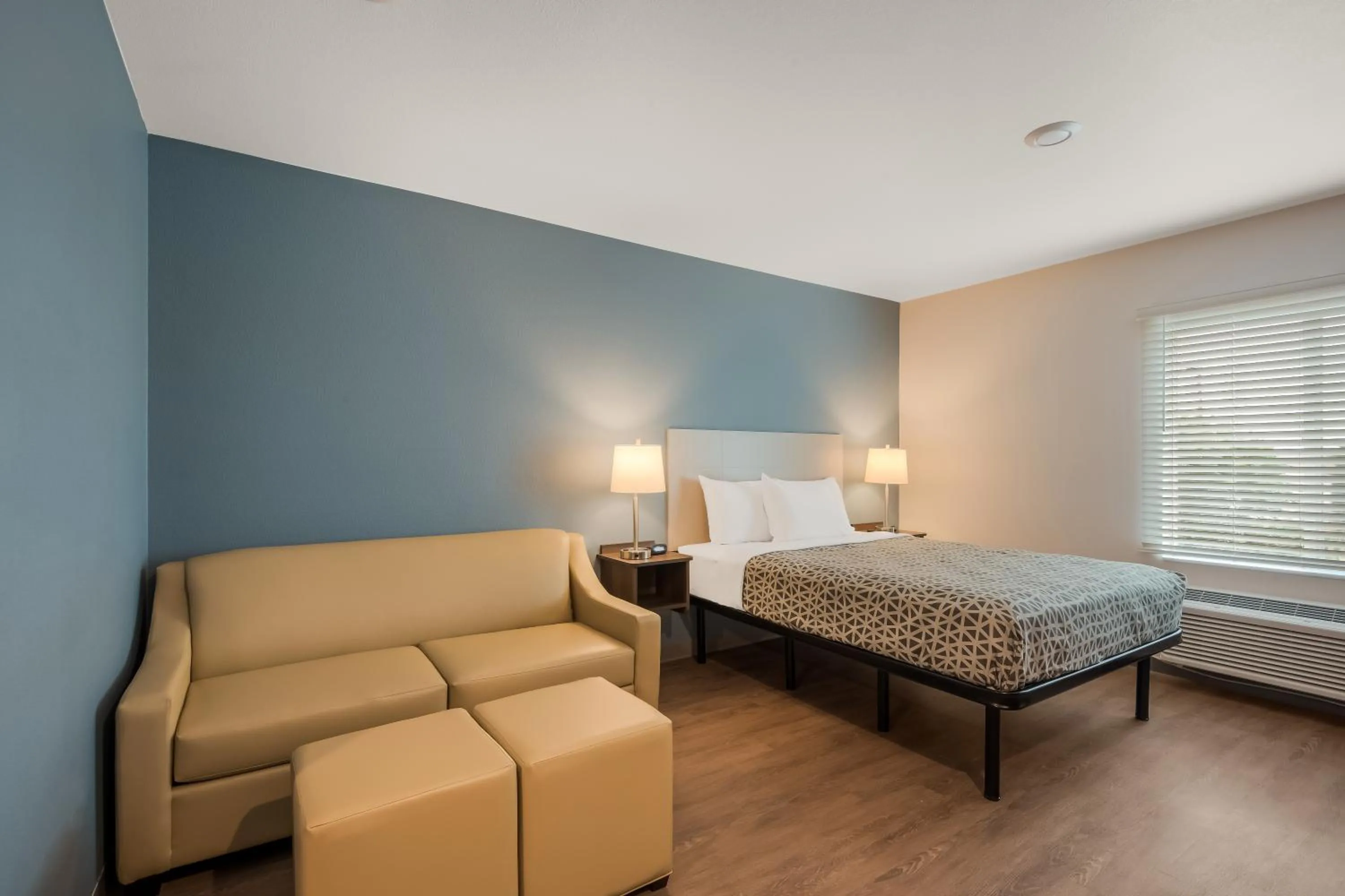 Bed in WoodSpring Suites Bellflower - Los Angeles