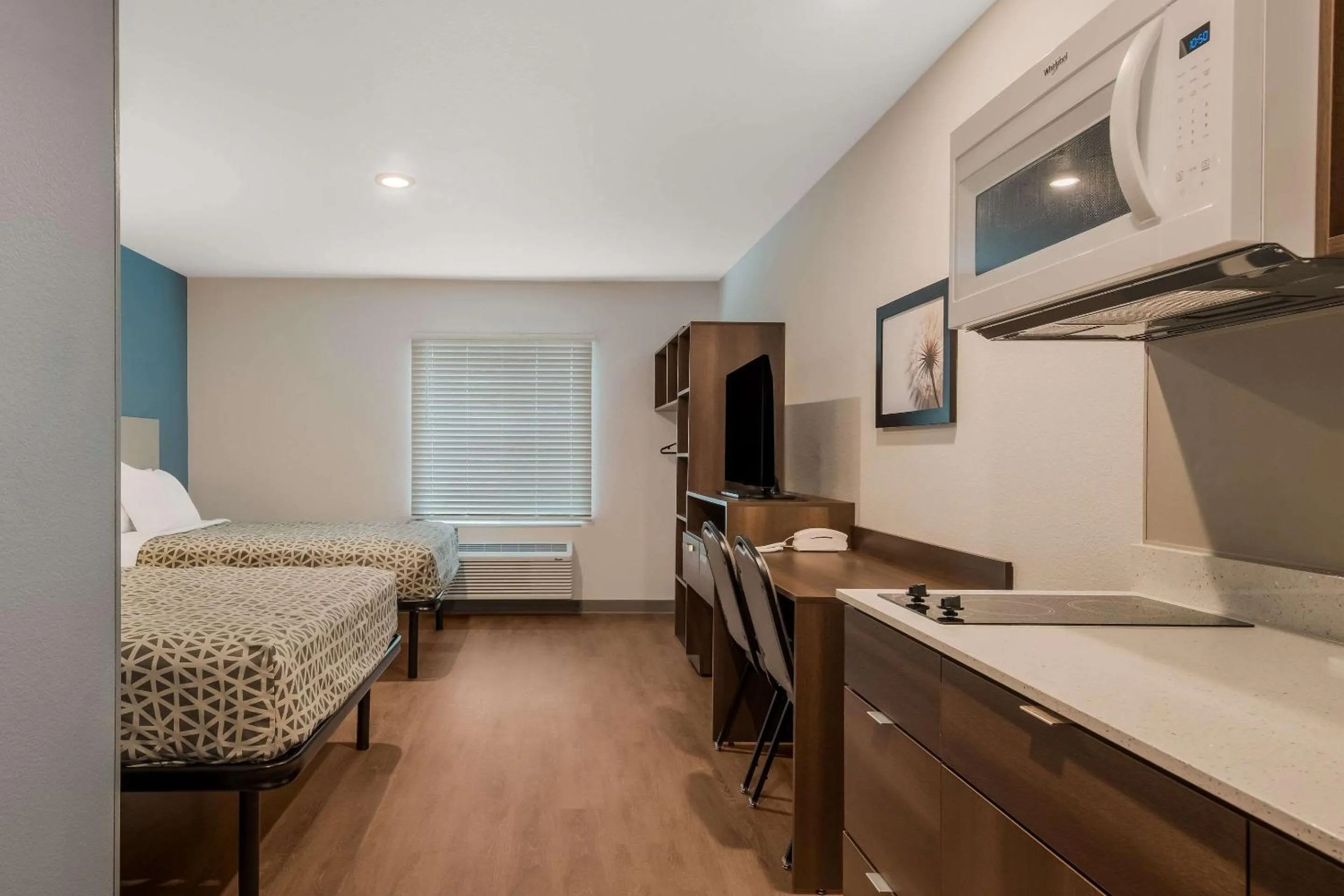 Bedroom, Bed in WoodSpring Suites Bellflower - Los Angeles