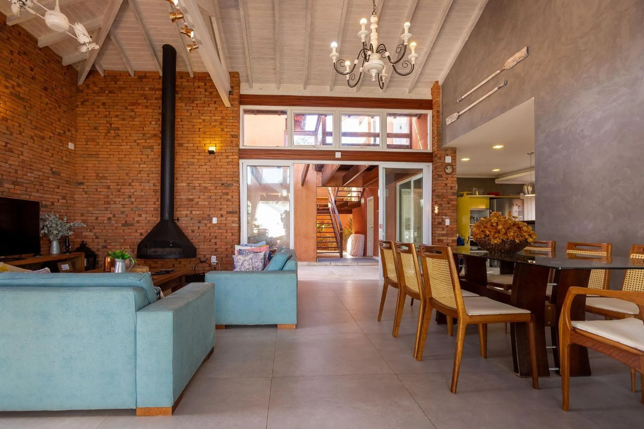 Communal lounge/ TV room in Búzios praia de Geribá, piscina e churrasqueira