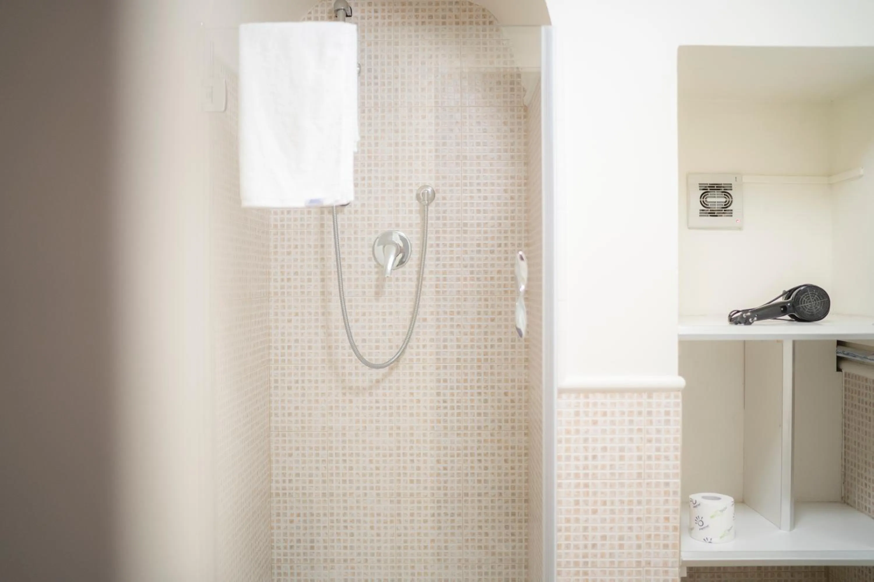 Shower in Centometri