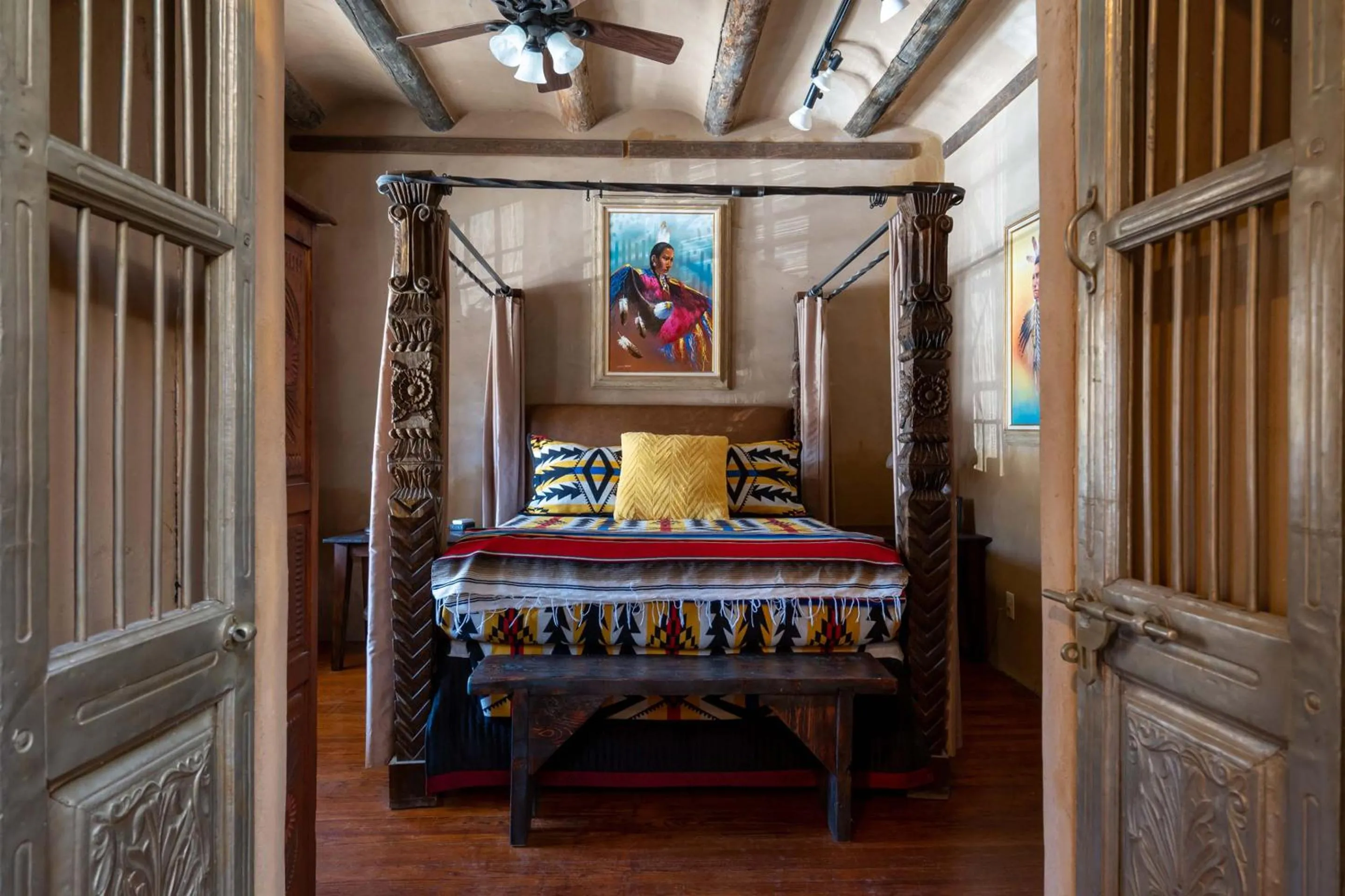 Property building, Bed in Turquoise Butterfly