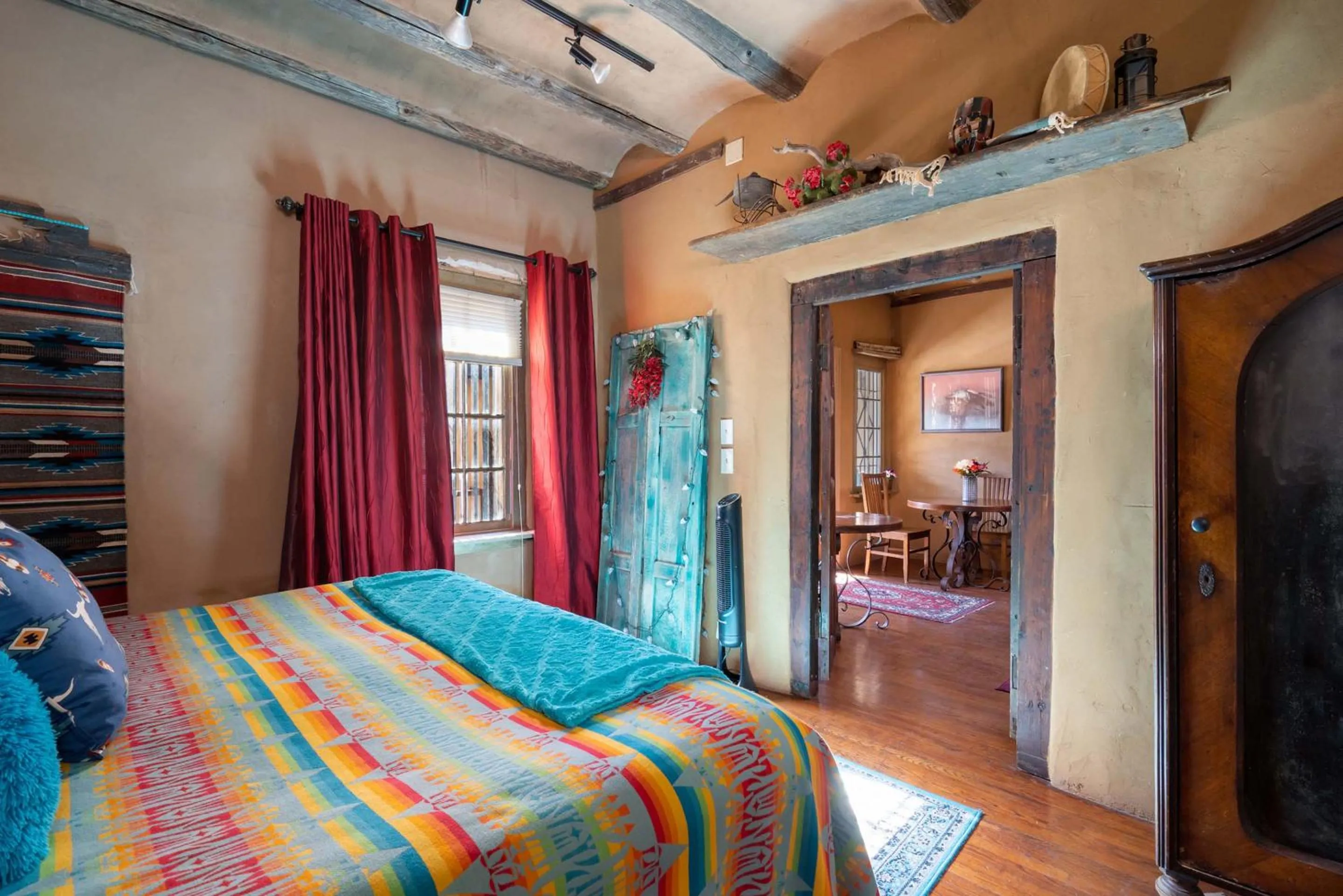 Property building, Bed in Turquoise Butterfly