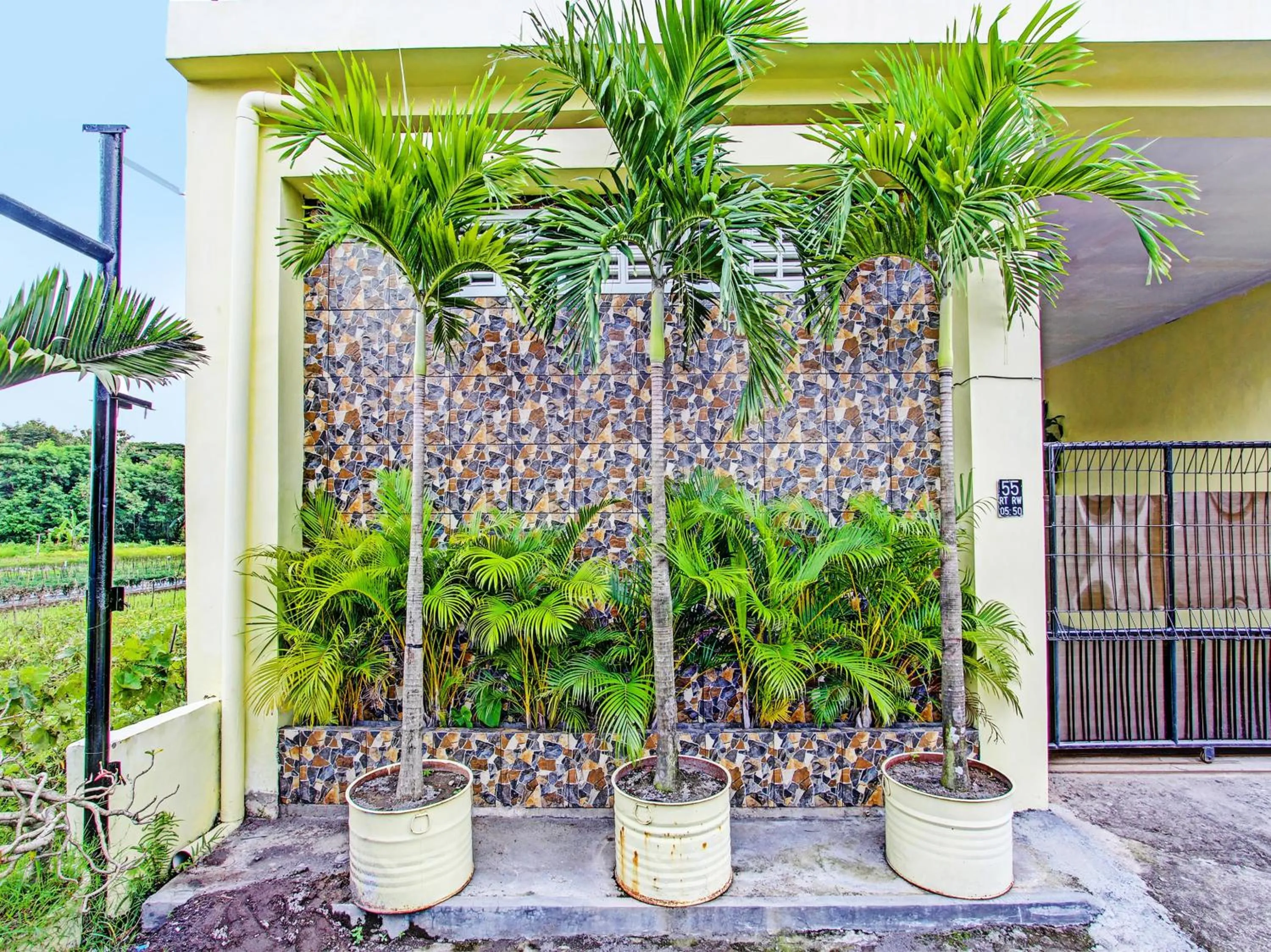 Facade/entrance in OYO 91920 Pondok'ku Inn